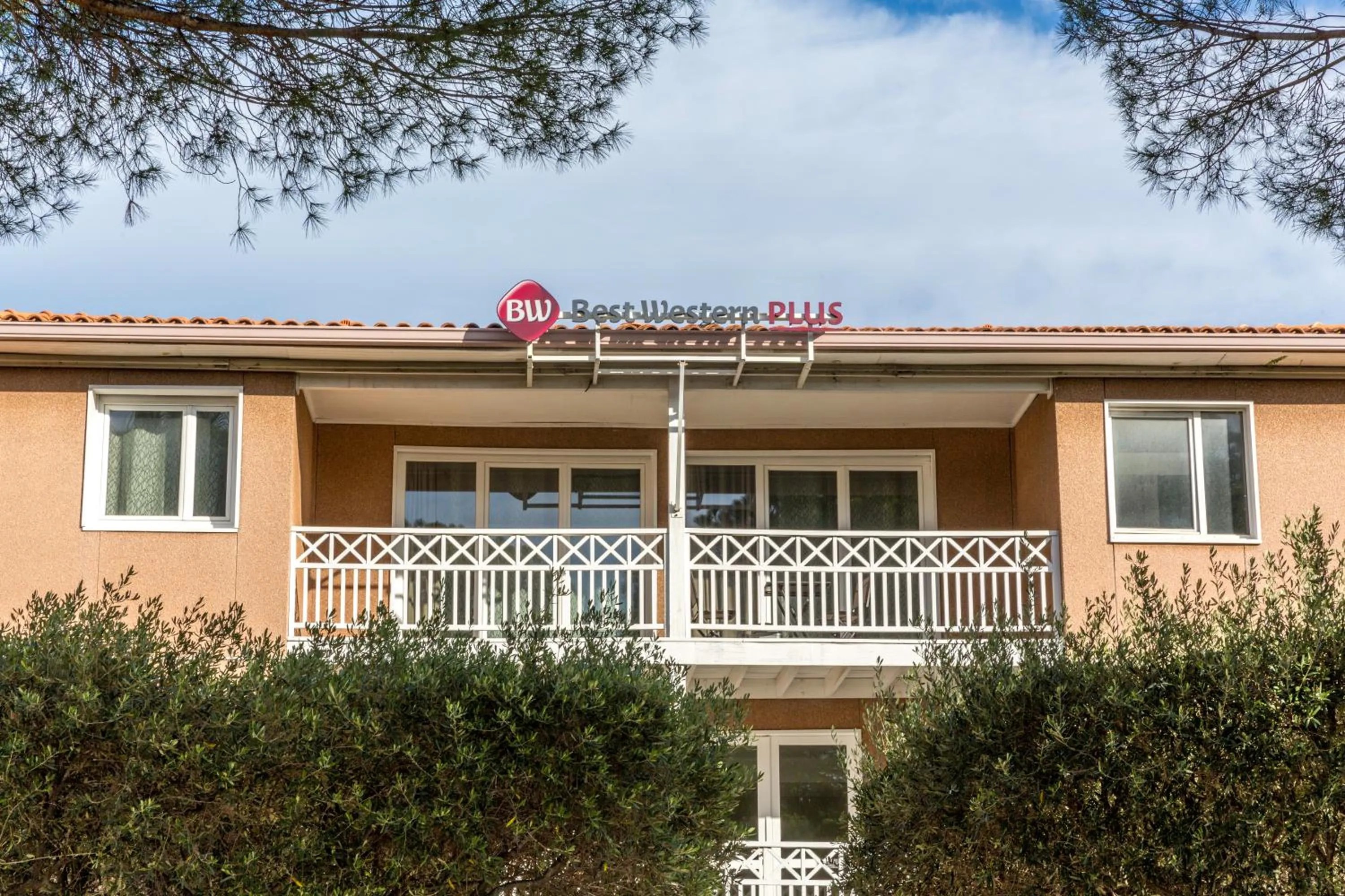 Property building in Best Western Plus Hyères Côte D'Azur