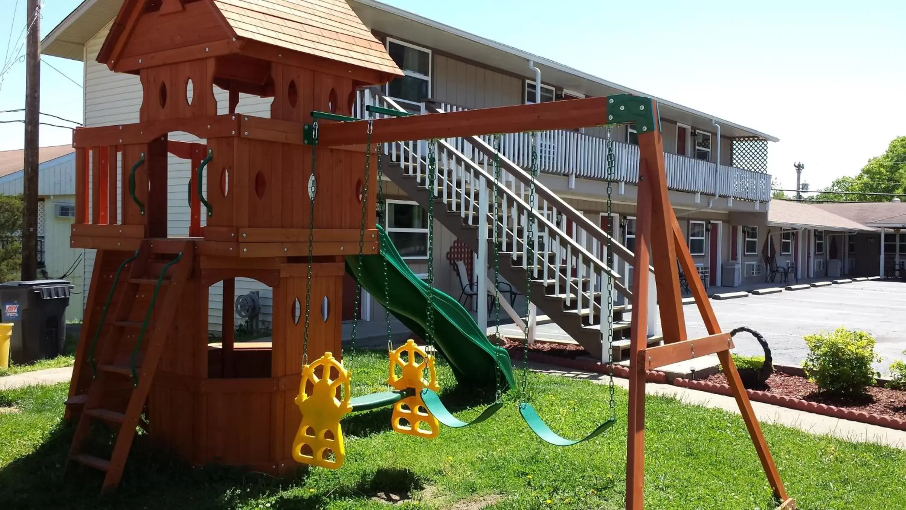 Patio, Children's Play Area in Hunter's Friend Resort Near Table Rock Lake
