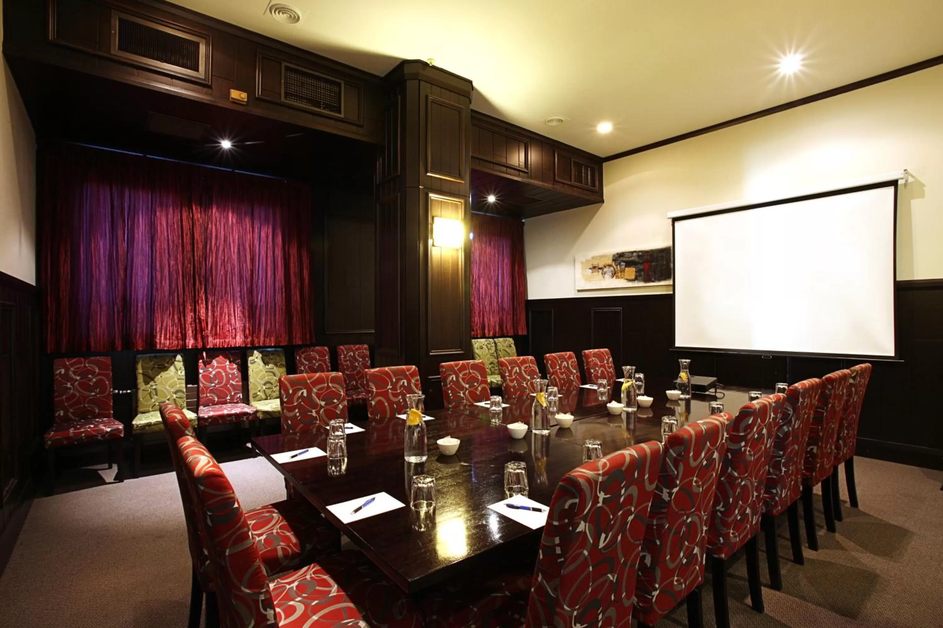 Restaurant/places to eat in Kelvin Hotel