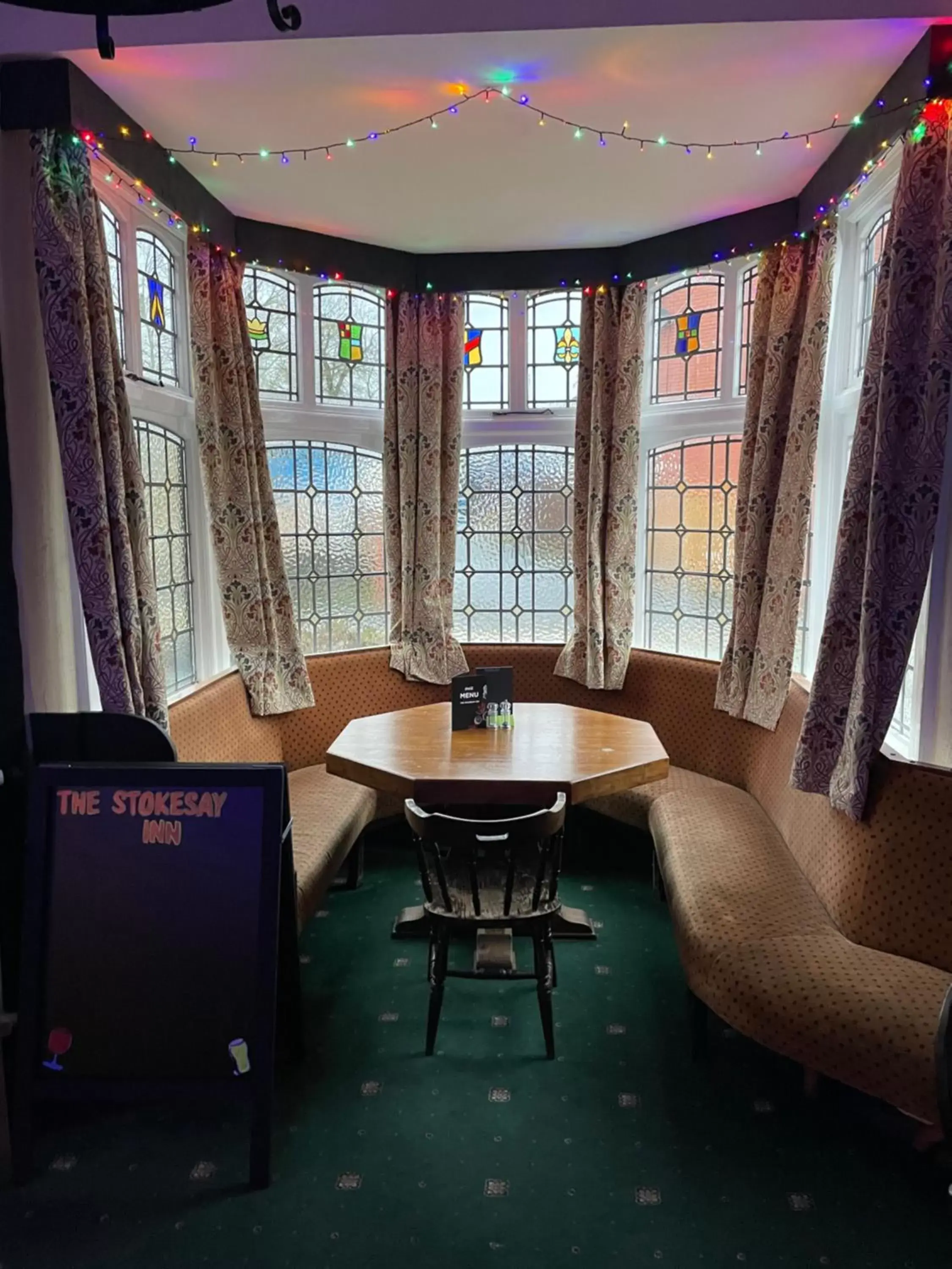 Lounge or bar, TV/Entertainment Center in The Stokesay Inn & B&B