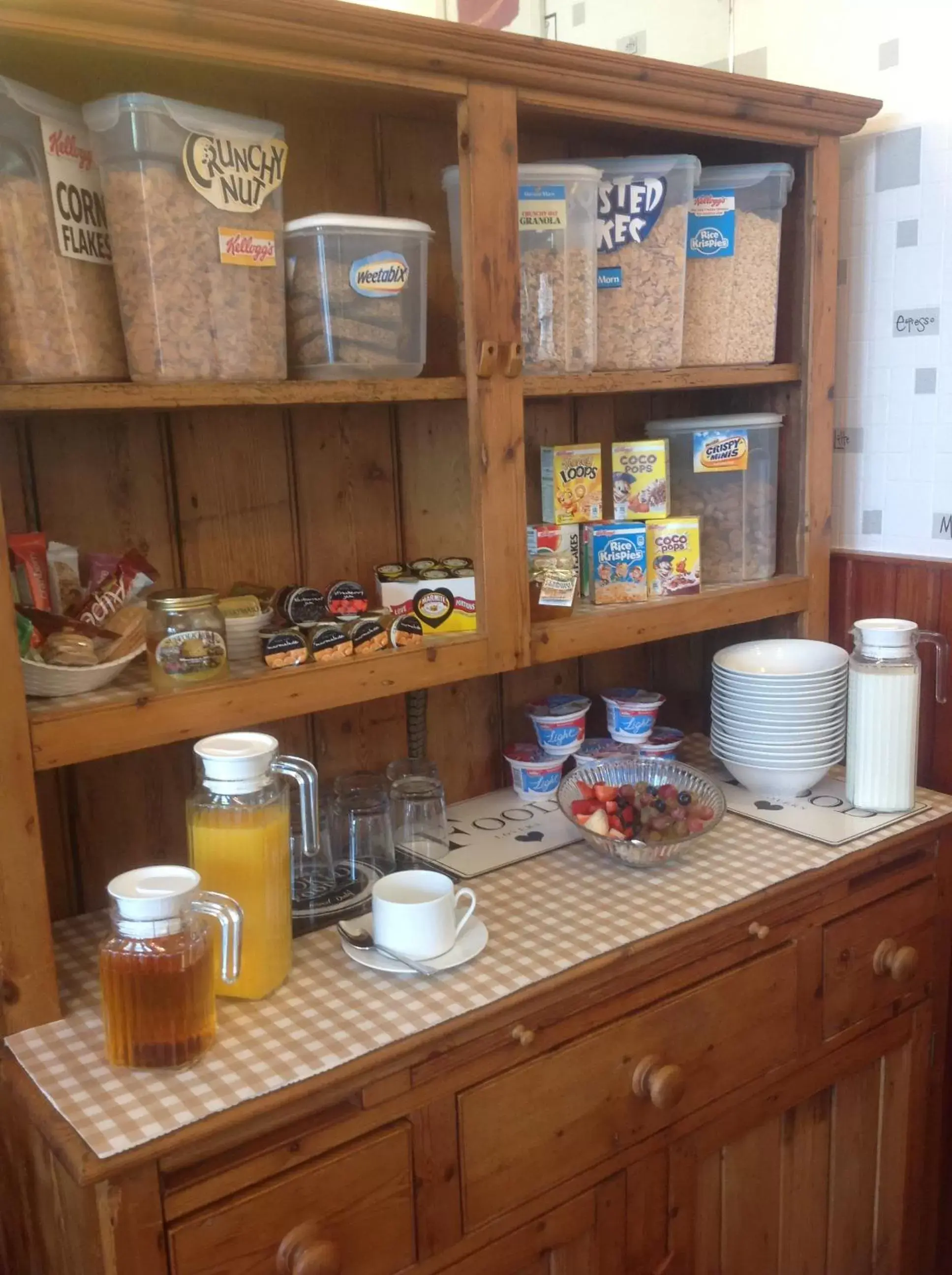 Breakfast, Kitchen/Kitchenette in Cleasewood Guest House