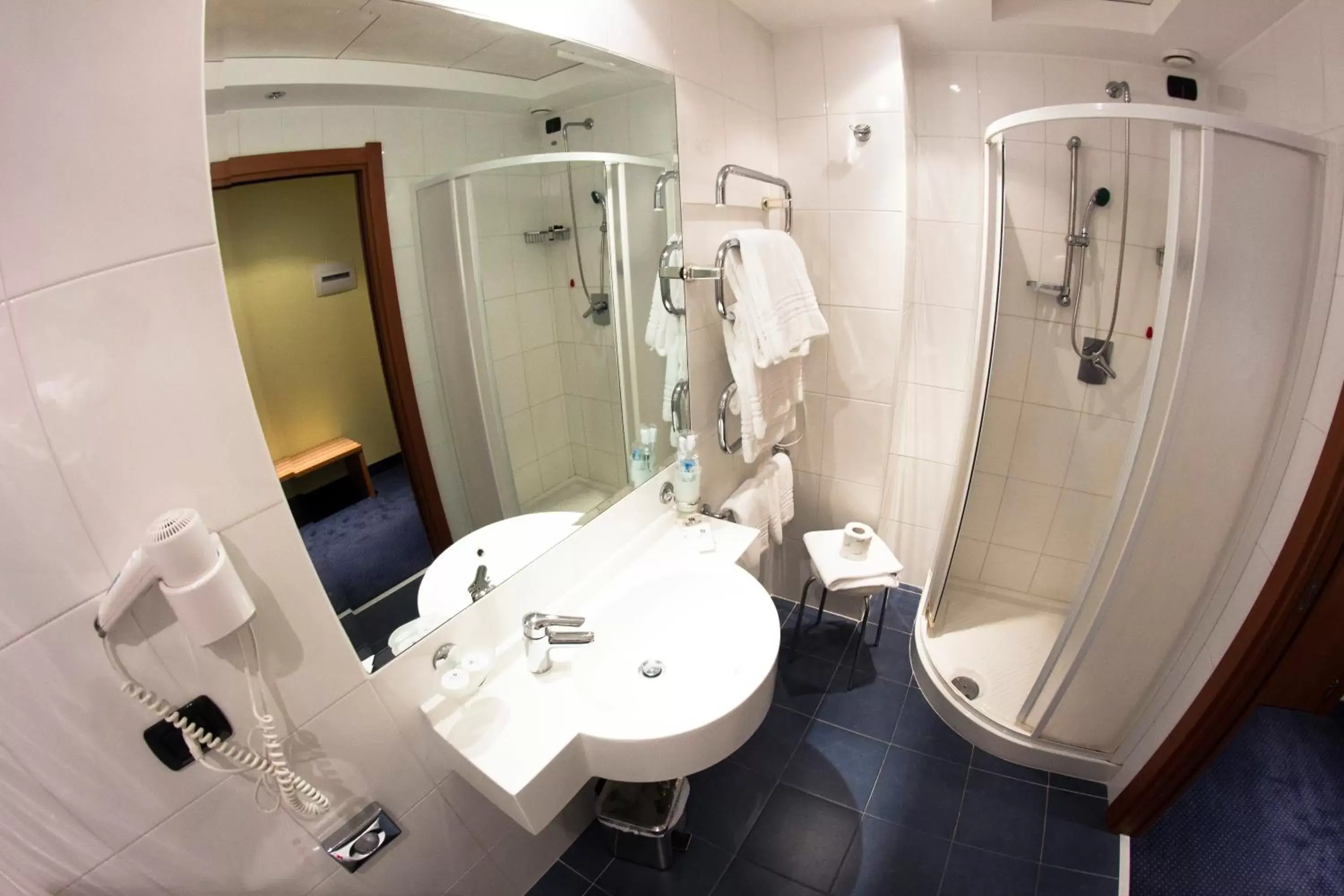 Shower, Bathroom in Best Western Hotel Class