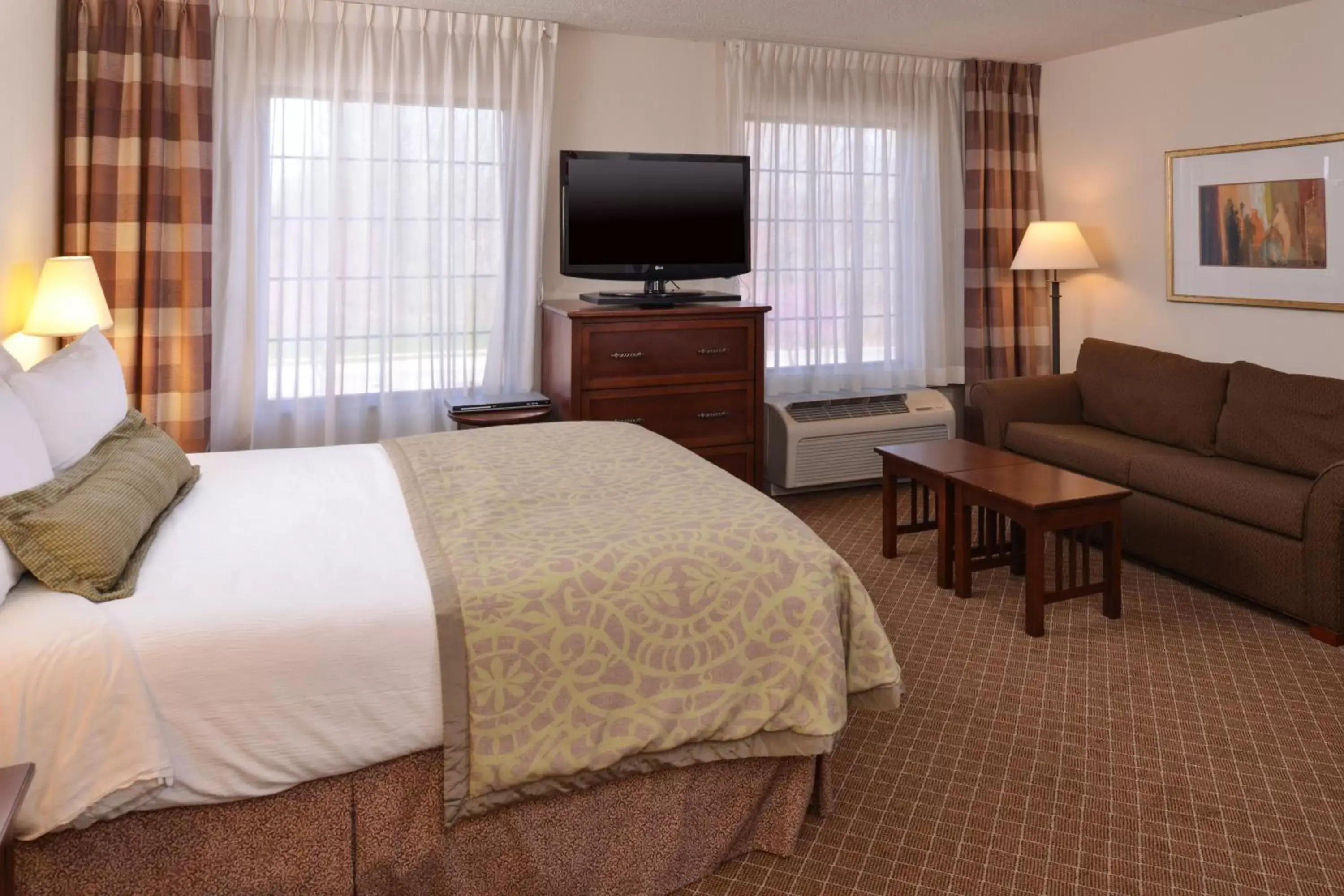 Photo of the whole room, TV/Entertainment Center in Staybridge Suites Indianapolis-Airport, an IHG Hotel