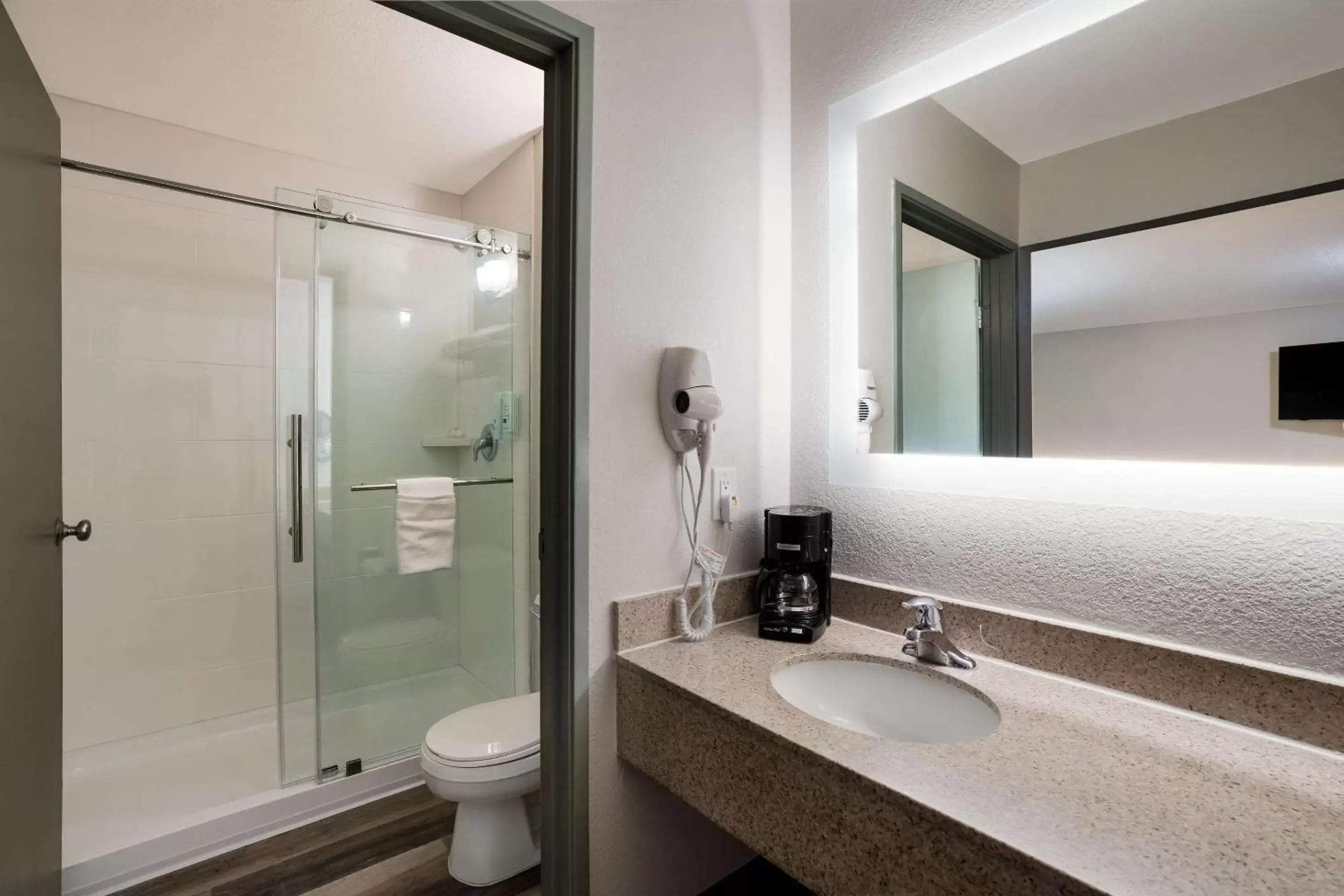 Bedroom in Quality Inn Elk Grove-Sacramento Bedroom in Quality Inn Elk Grove-Sacramento