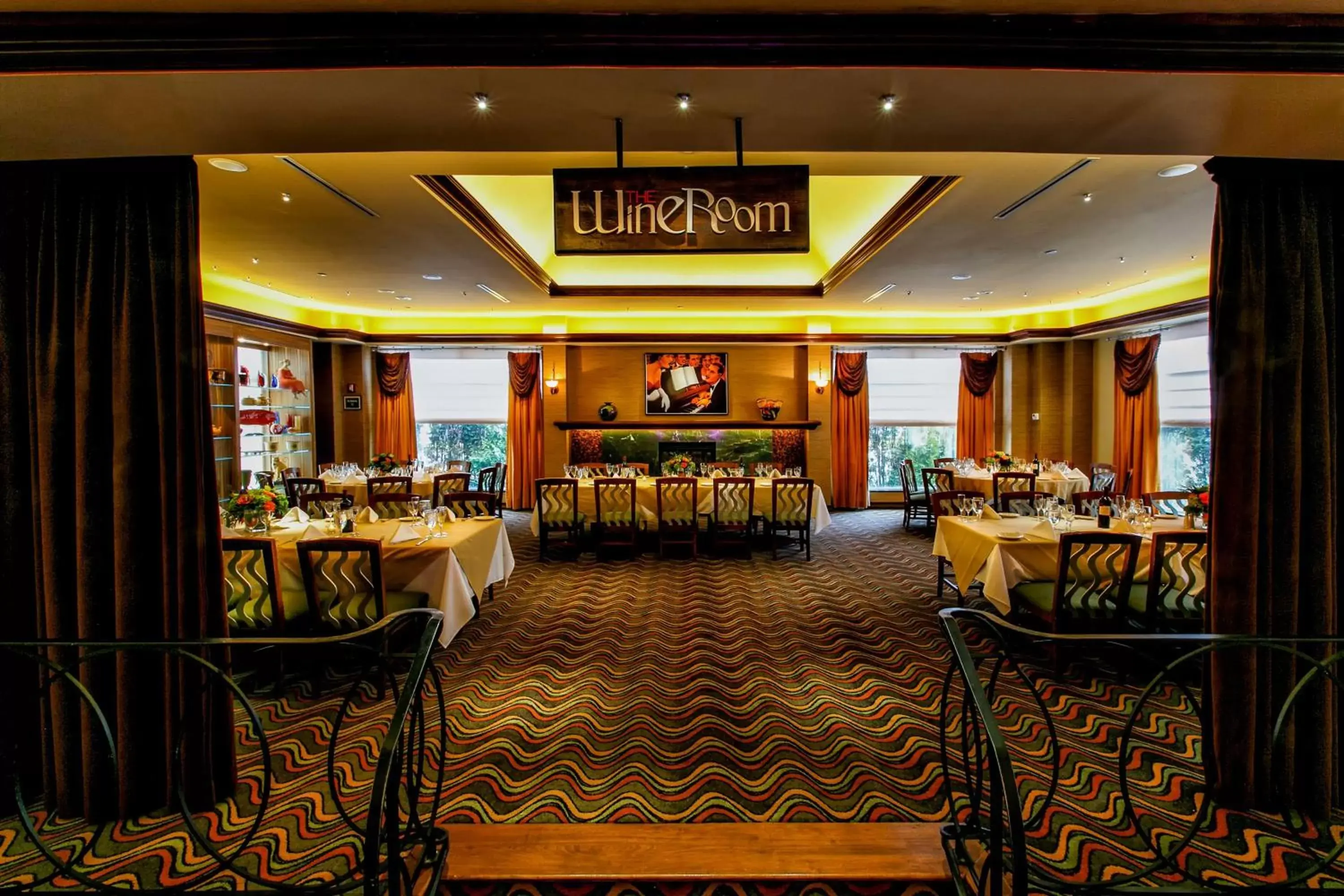 Lounge or bar, Restaurant/Places to Eat in Hilton Garden Inn New York/Staten Island