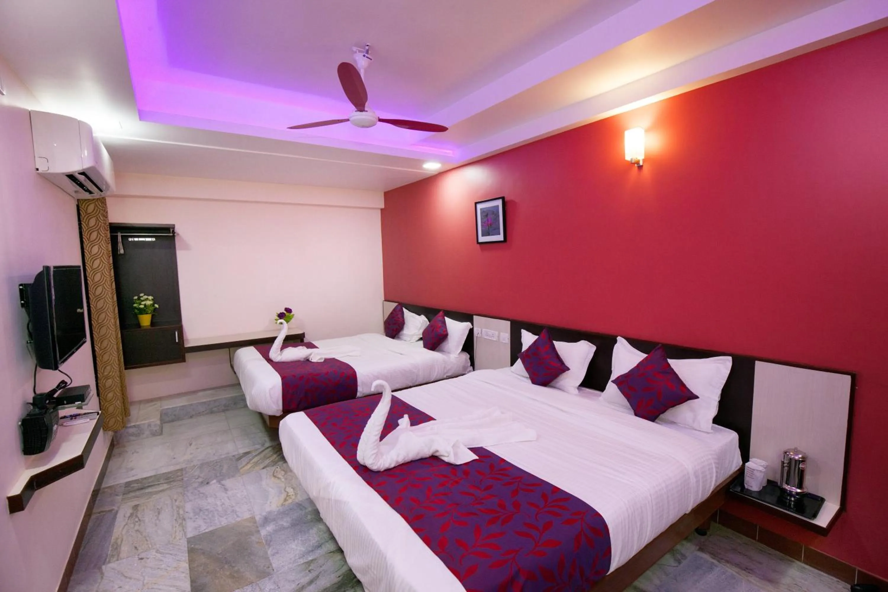 Bedroom, Bed in Hotel Lotus