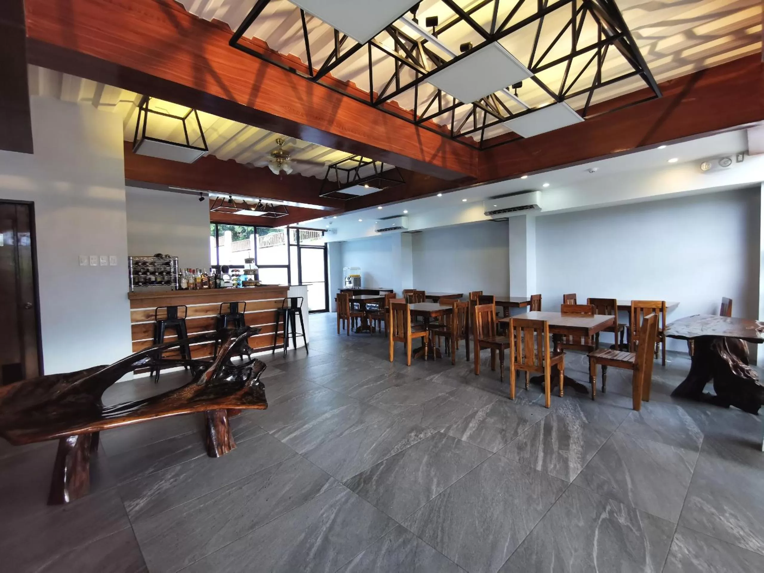 Restaurant/places to eat in Charms Hotel