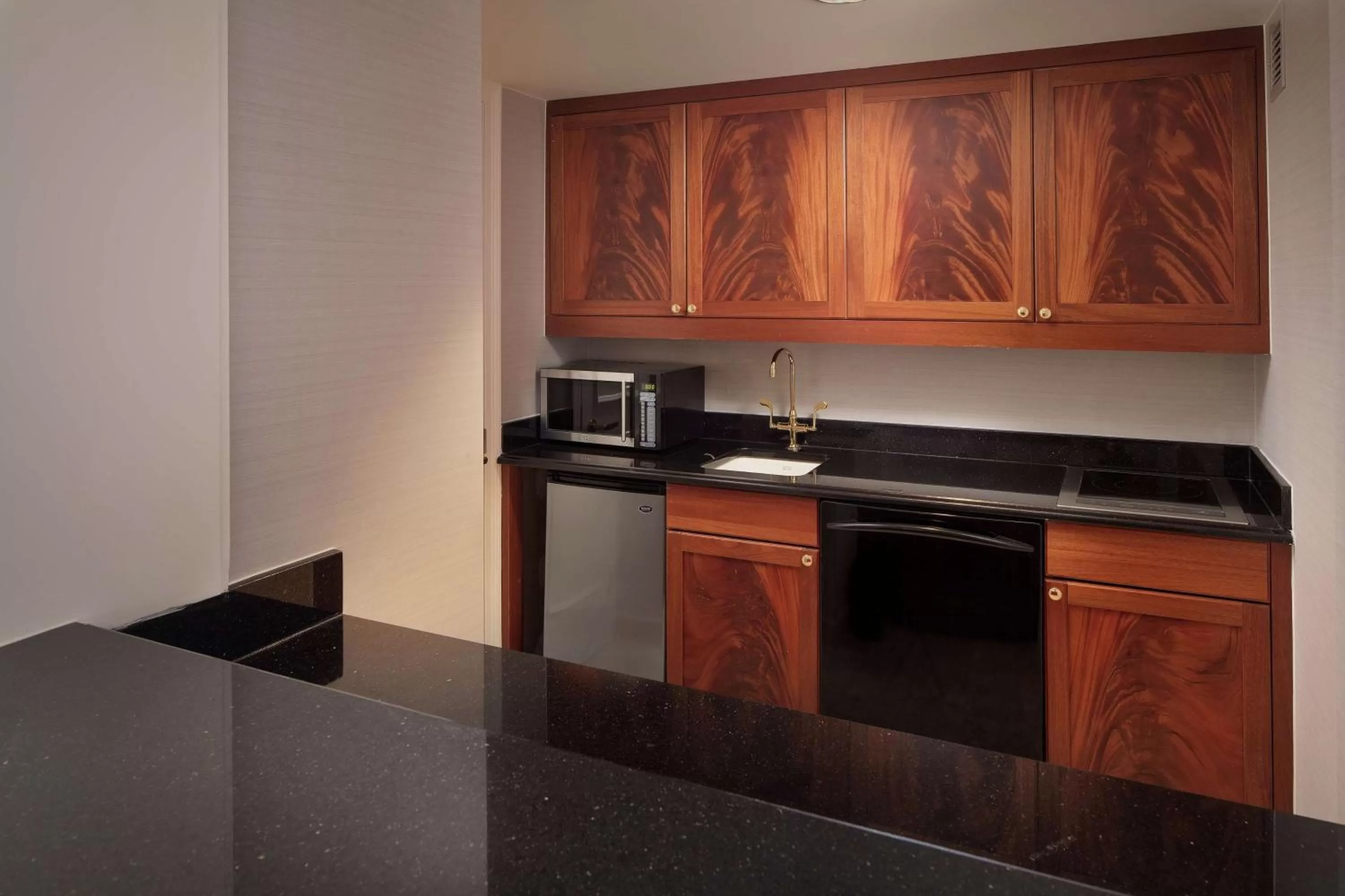Kitchen or kitchenette in Hilton Short Hills