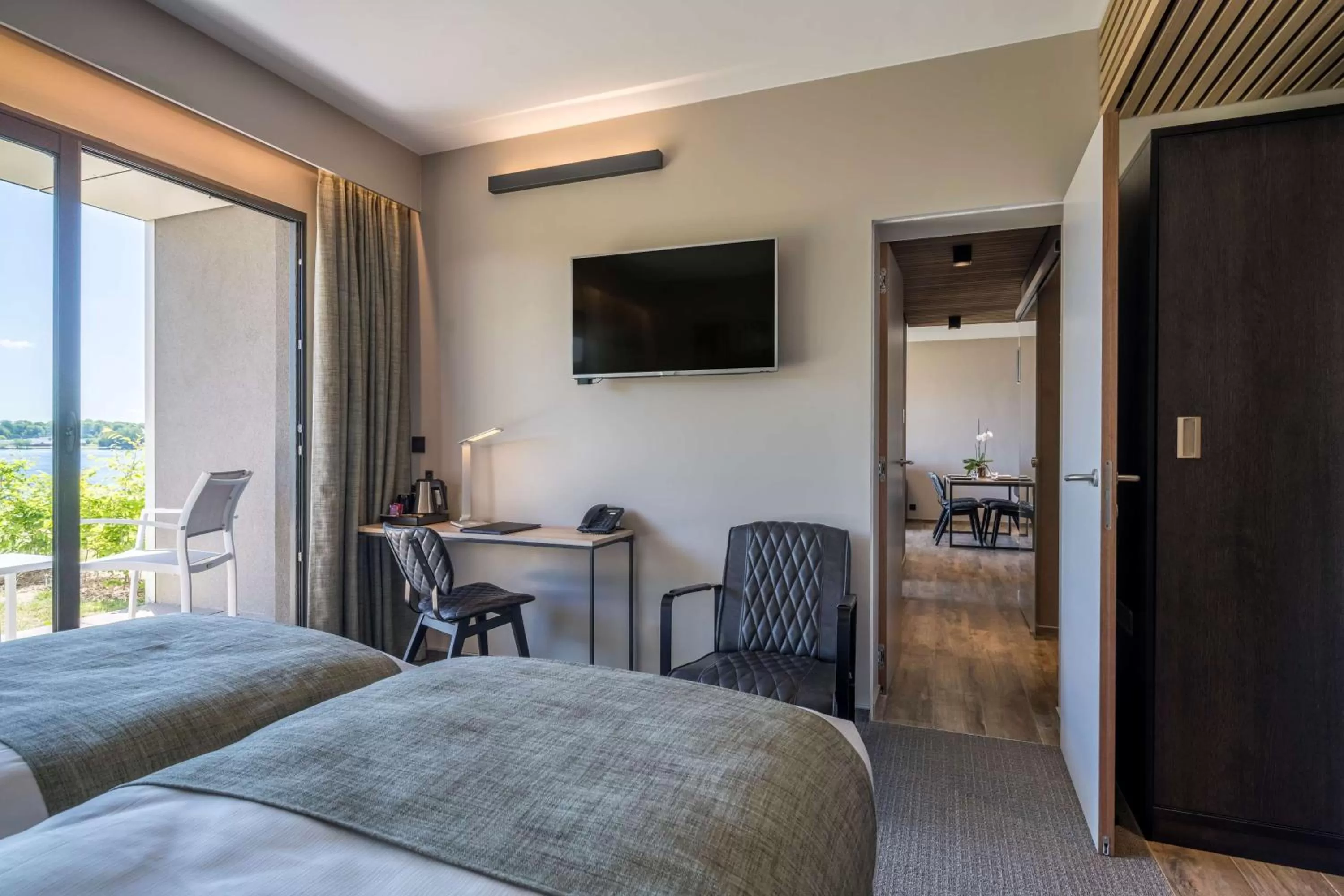 Photo of the whole room, Bed in Golden Lakes Hotel