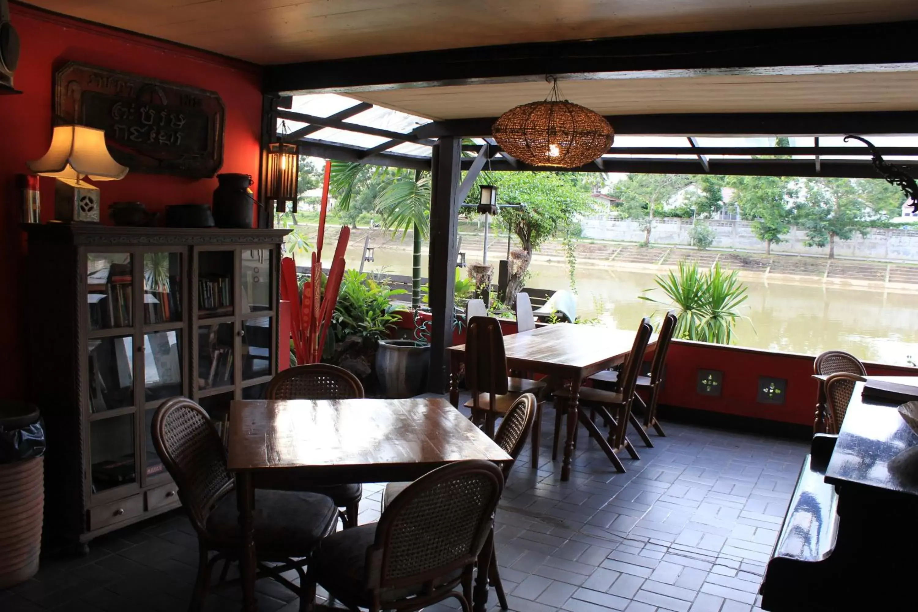 Restaurant/places to eat in The Riverside Guest House