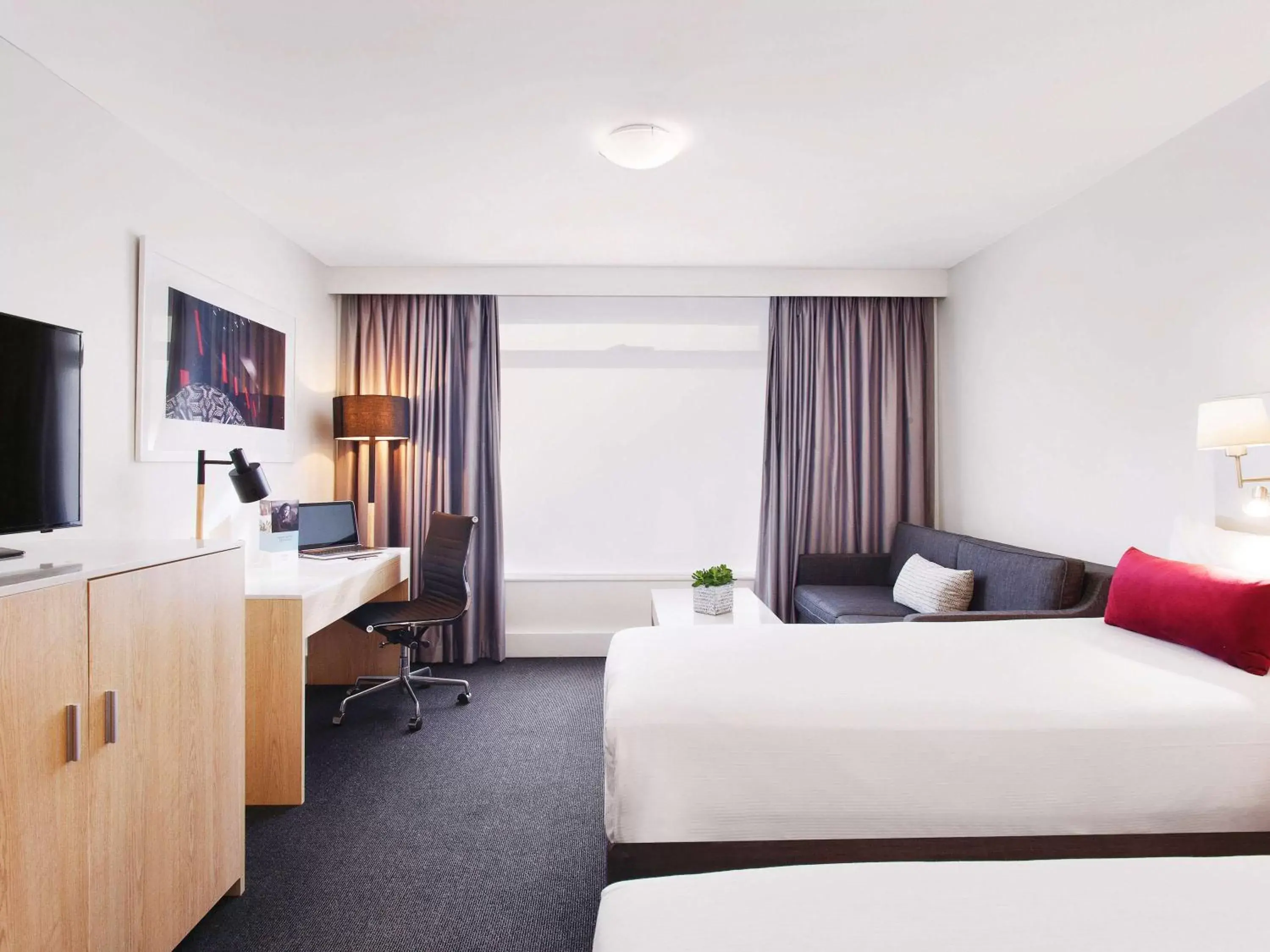 Photo of the whole room in Mercure Melbourne Albert Park