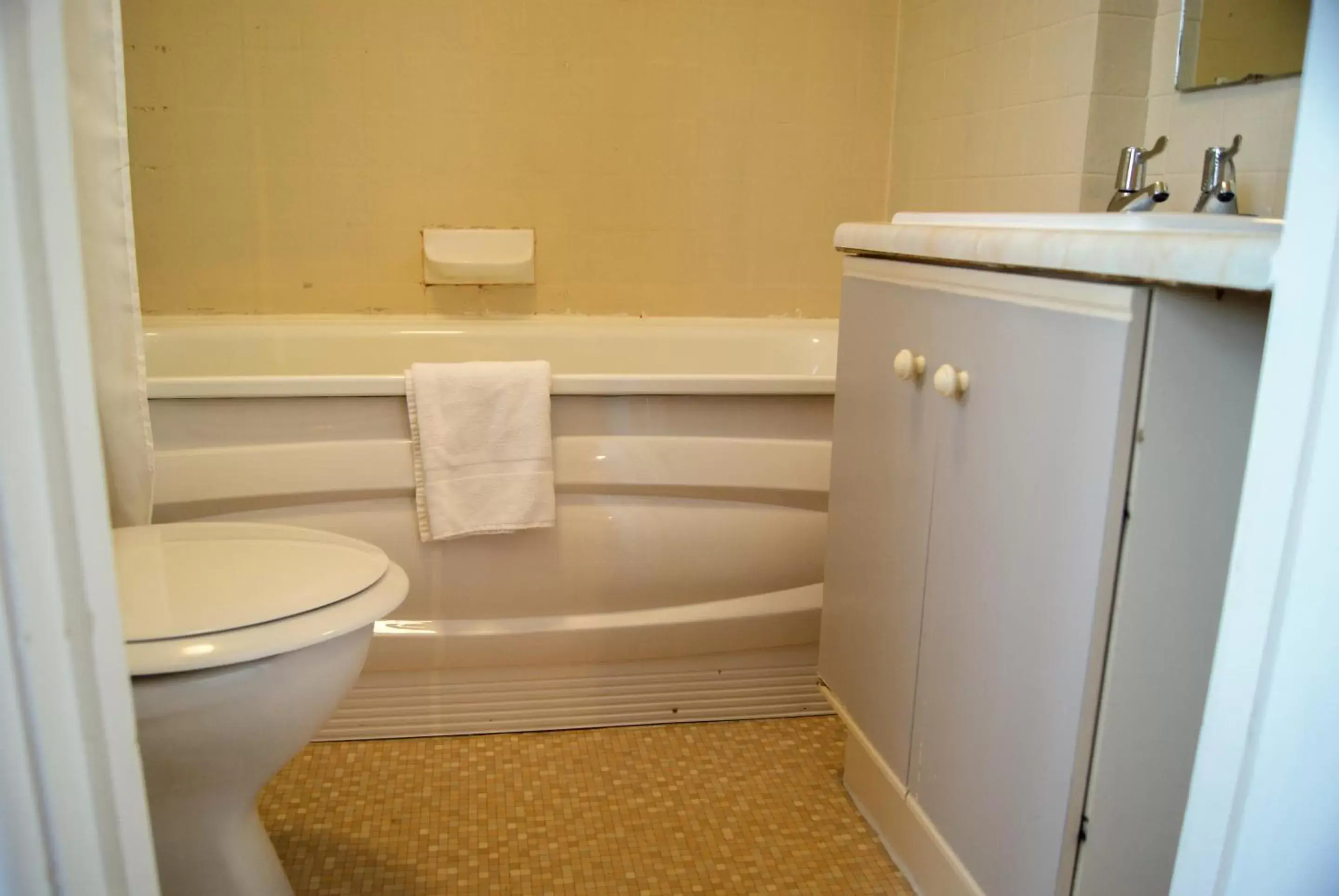 Toilet, Bathroom in Suncliff Hotel - OCEANA COLLECTION