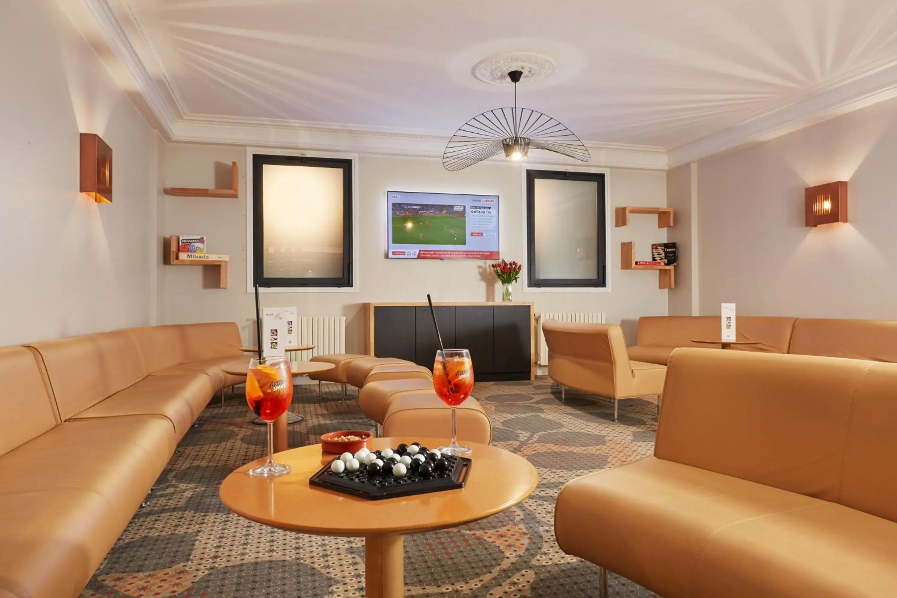 TV and multimedia, Seating Area in Hotel Roissy