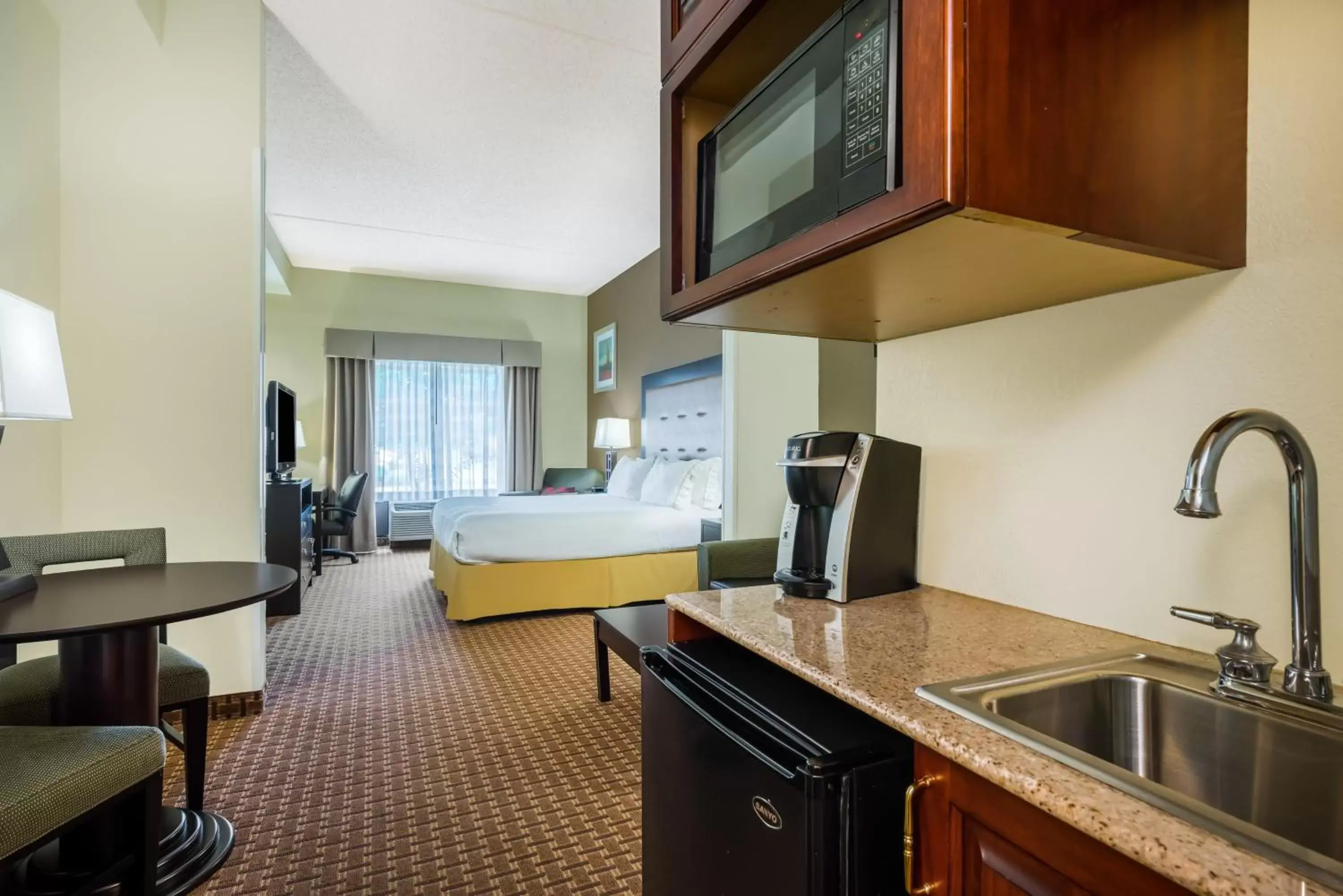 Photo of the whole room, Kitchen/Kitchenette in Holiday Inn Express Hotel & Suites-North East, an IHG Hotel