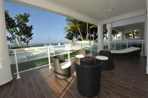 Patio, Balcony/Terrace in Watermark Luxury Oceanfront Residences