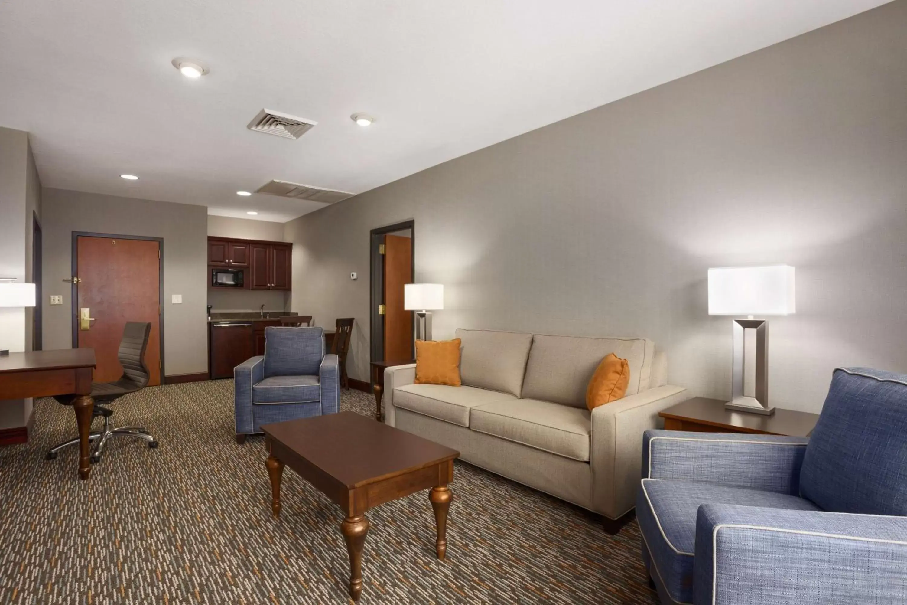 Photo of the whole room, Seating Area in Wingate by Wyndham Sylvania-Toledo