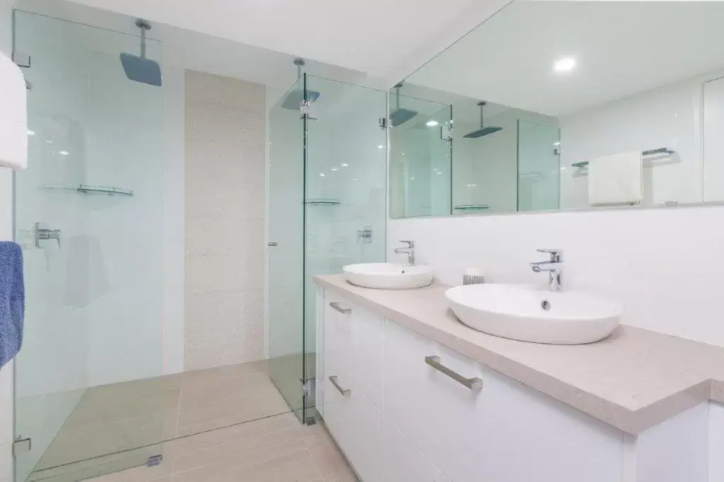 Shower, Bathroom in Seashells Scarborough