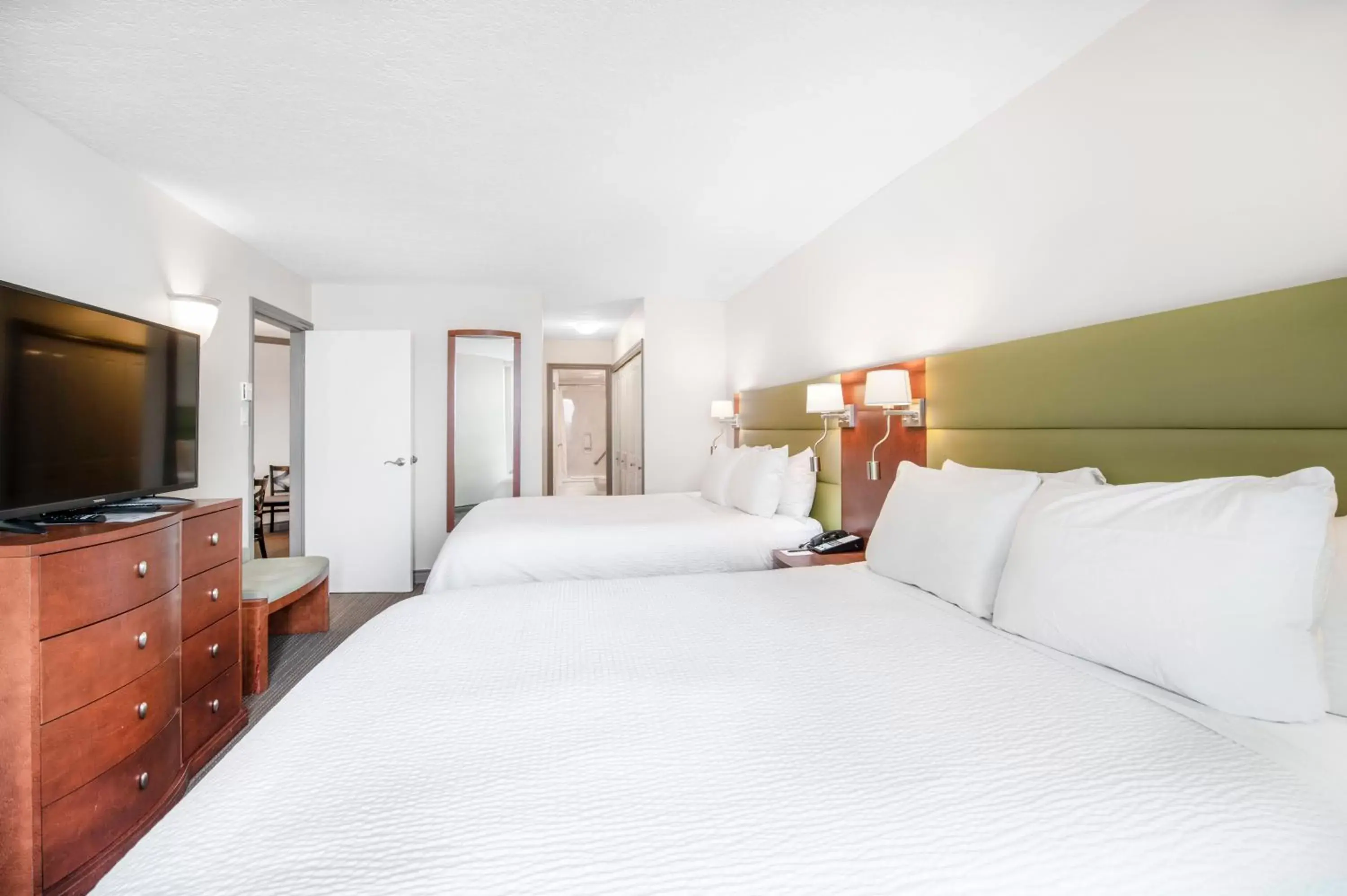 Bedroom, Bed in Victoria Regent Waterfront Hotel & Suites