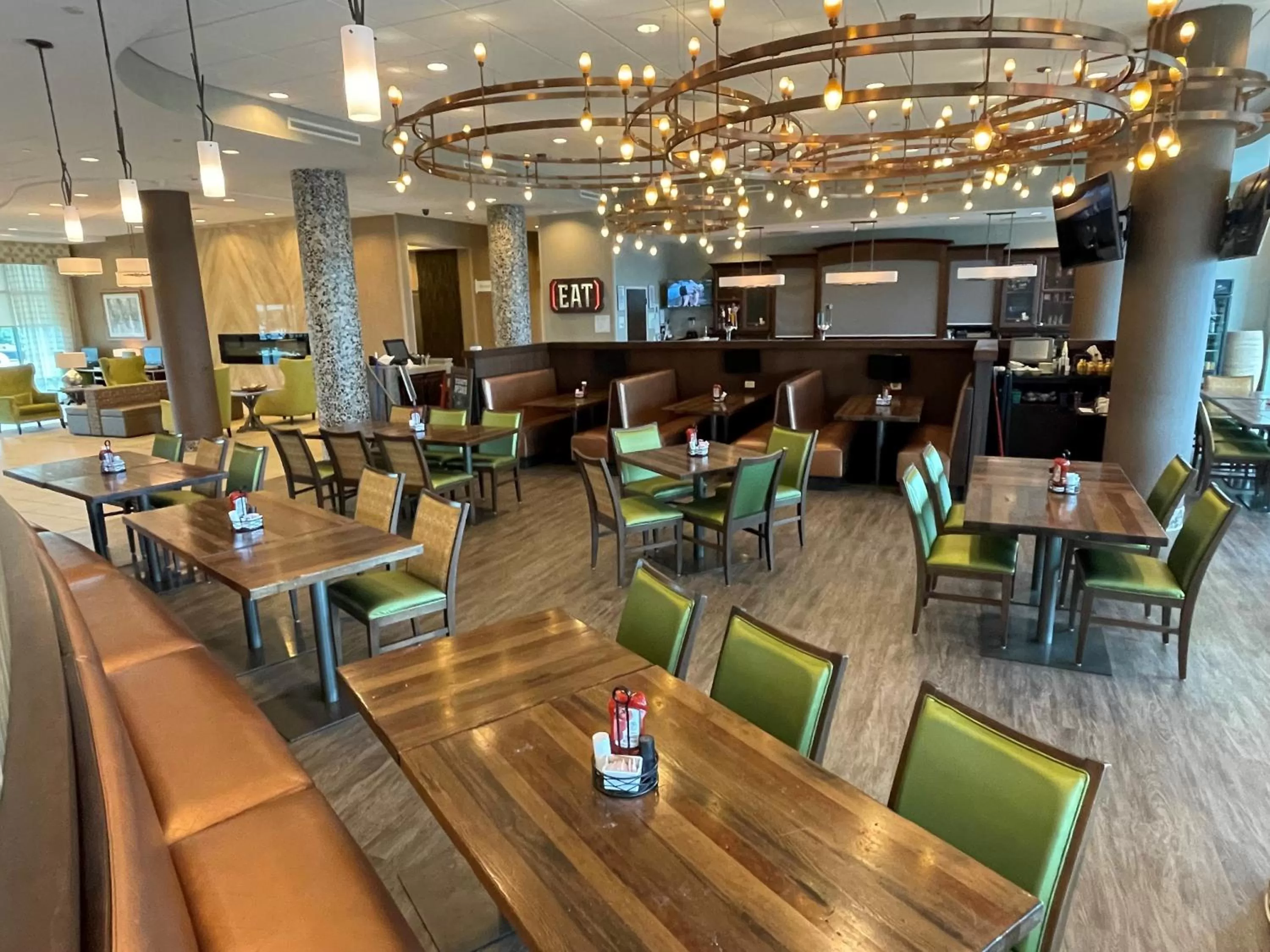 Restaurant/places to eat in Holiday Inn Owensboro Riverfront by IHG