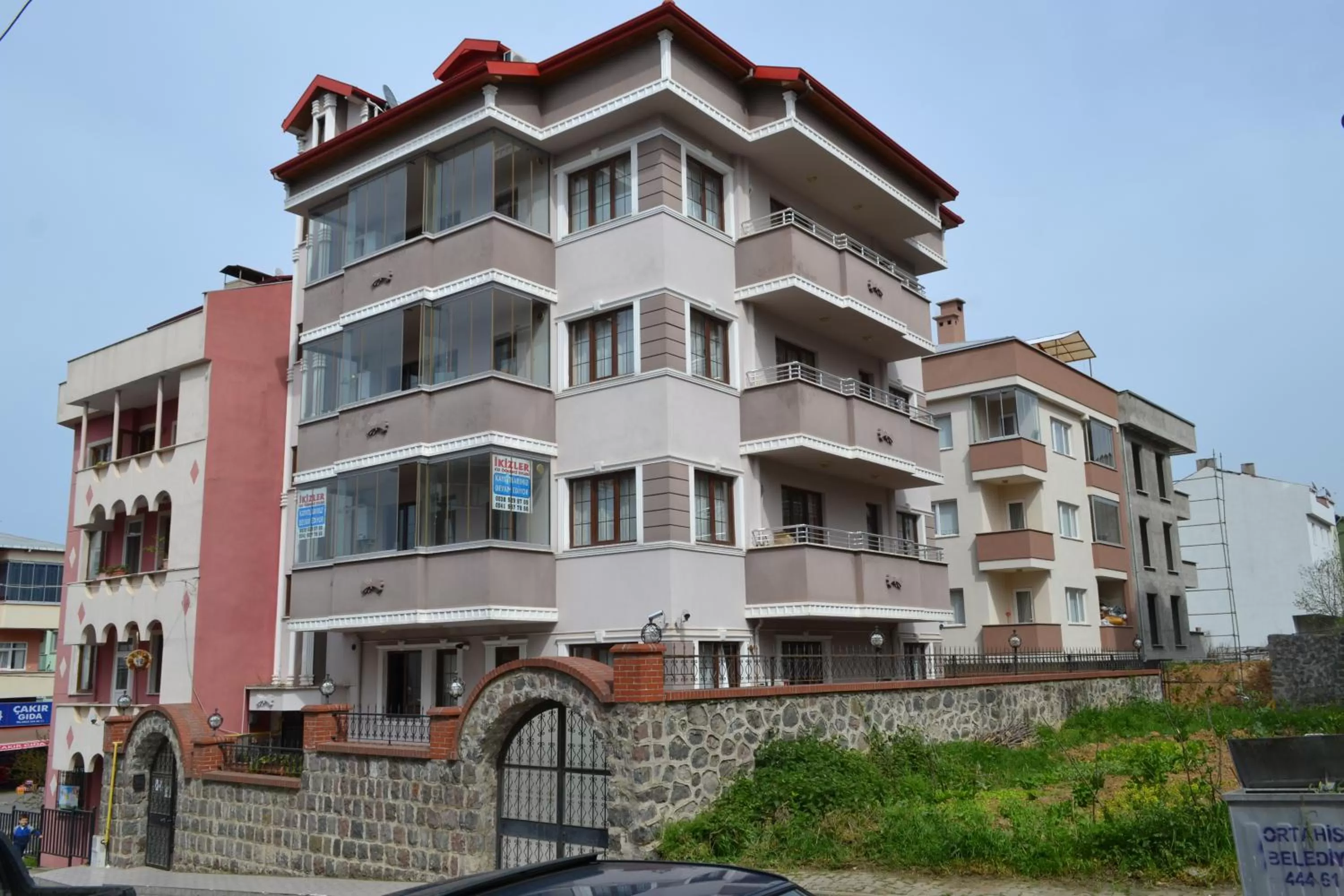 Property Building in The Twins Apartmens