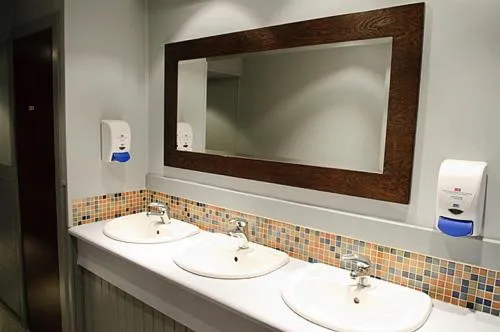 Bathroom in Chieftain Hotel