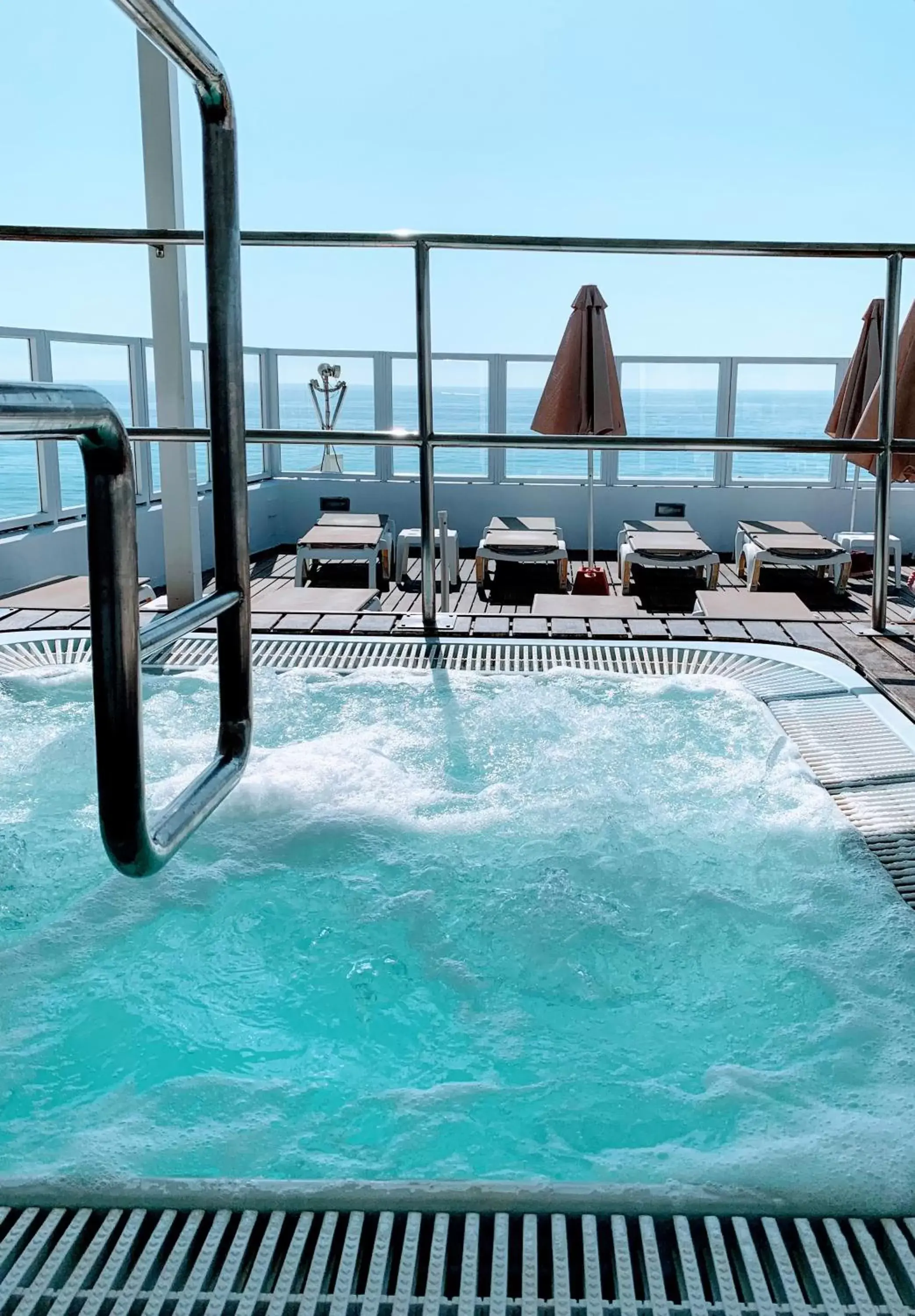 Hot Tub, Swimming Pool in Hotel Voramar