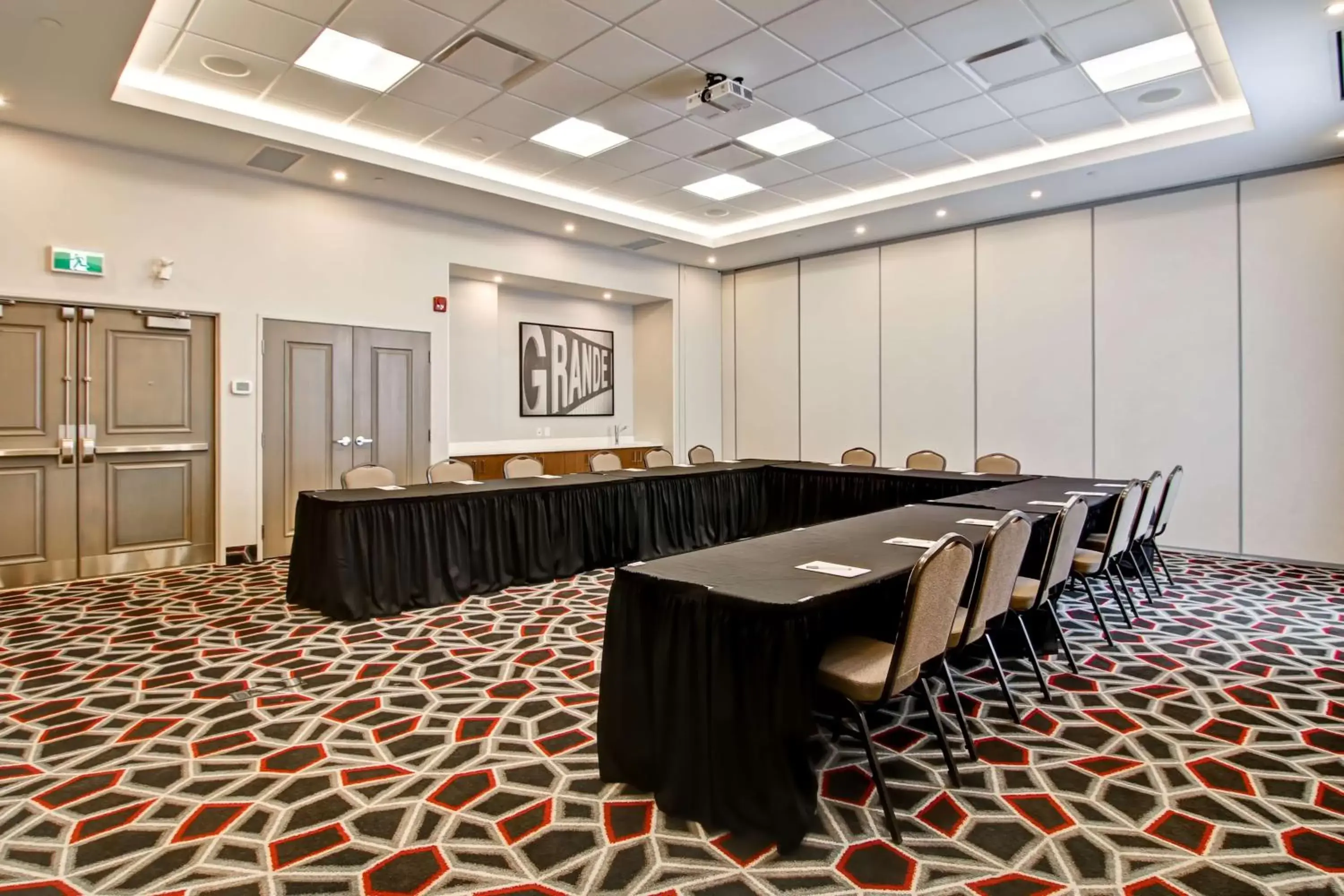 Meeting/conference room in Hampton Inn & Suites by Hilton Grande Prairie