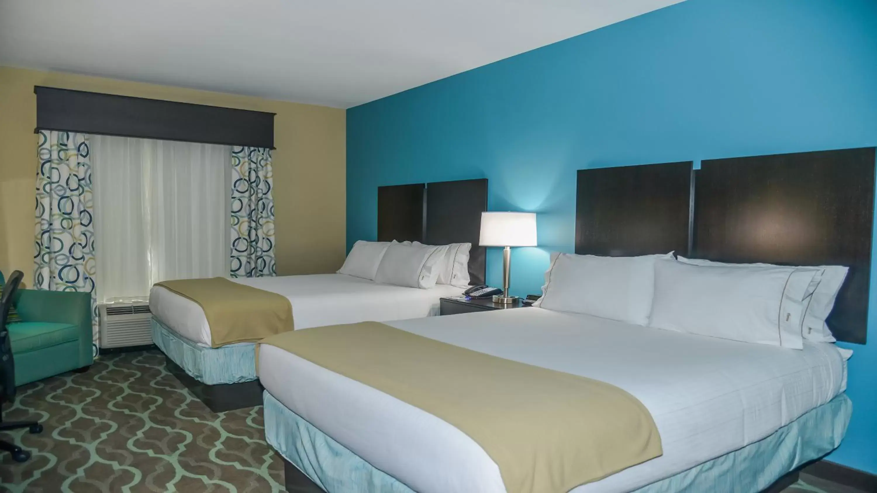 Photo of the whole room, Bed in Holiday Inn Express Hotels & Suites Cuero, an IHG Hotel