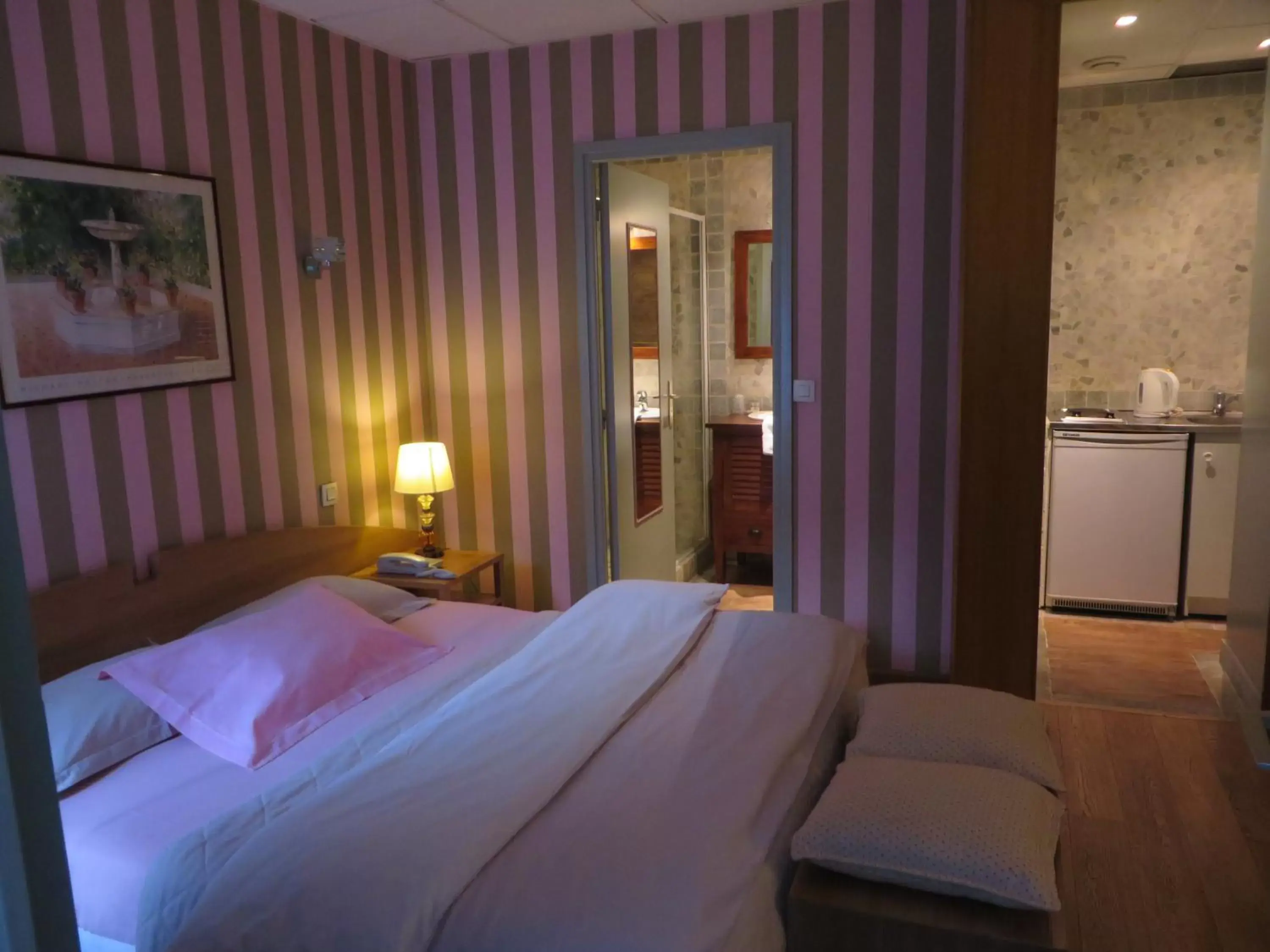 Comfort Double Room with Kitchenette in Le Vert Galant - Auberge Etchegorry