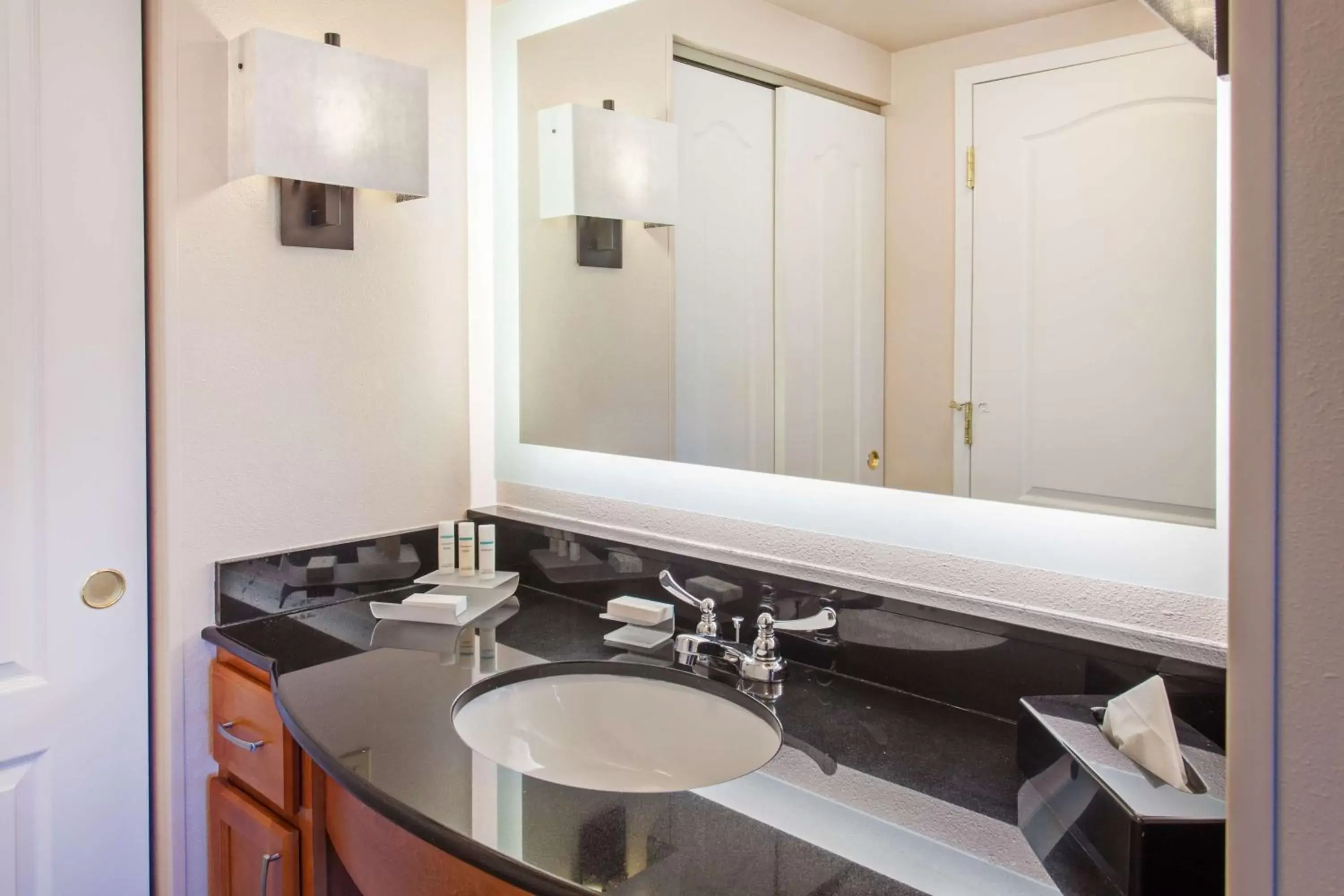 Bathroom in Homewood Suites by Hilton Fairfield-Napa Valley Area