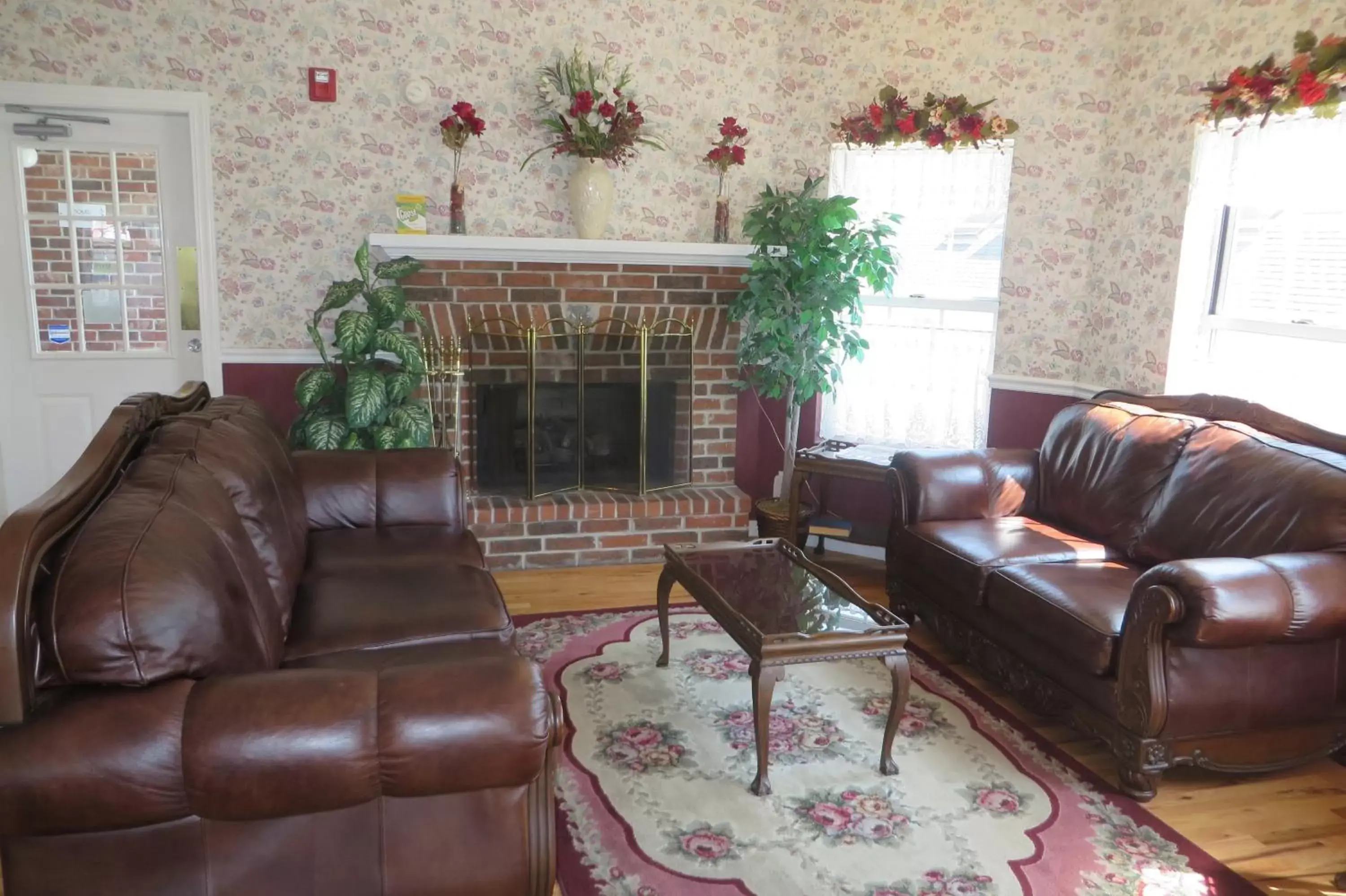 Living room, Seating Area in Carriage House Inn