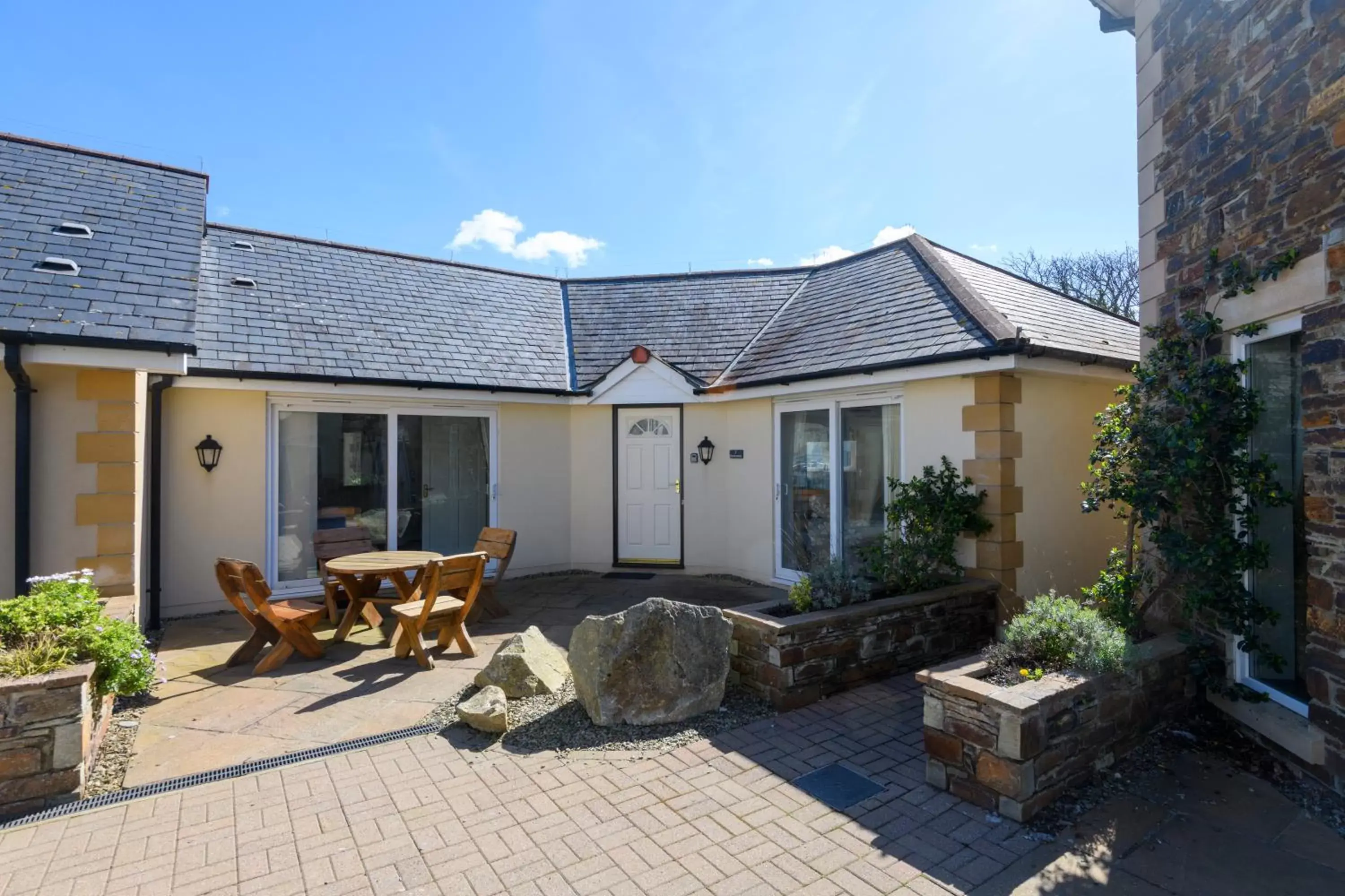 Facade/entrance, Property Building in Porth Veor Manor Villas & Apartments