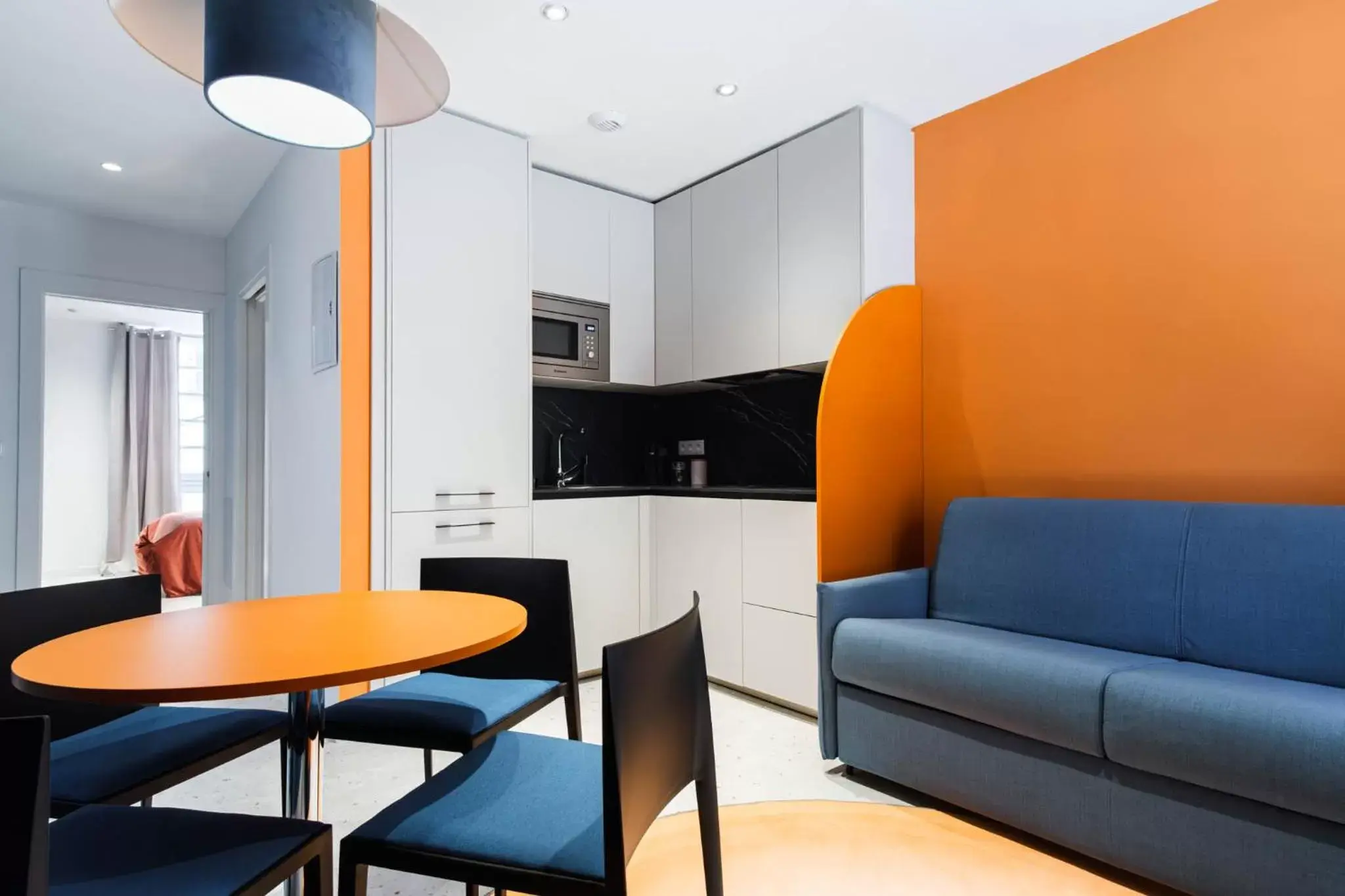 Kitchen or kitchenette, Seating Area in Apartamentos El Reloj