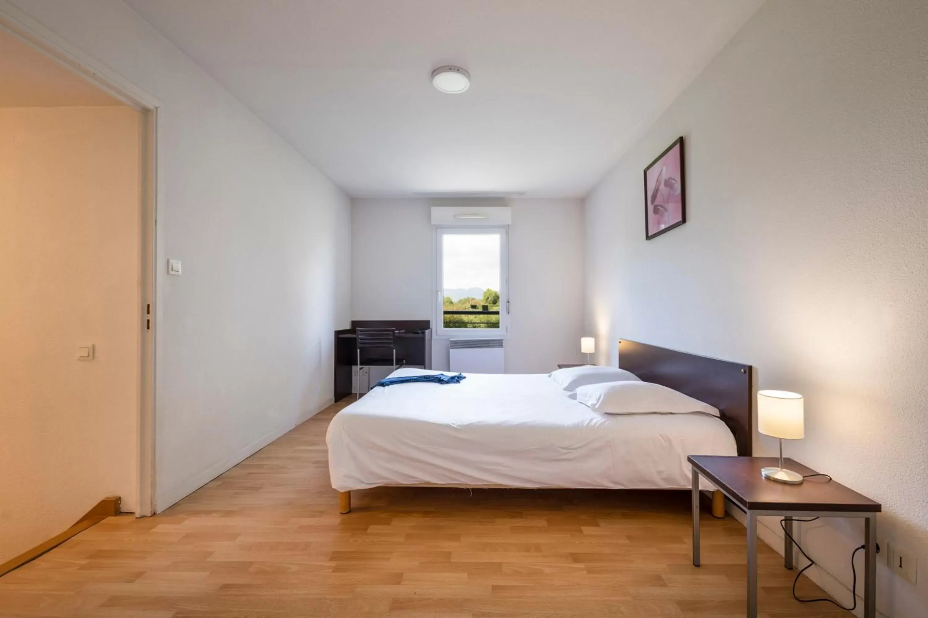Bedroom, Bed in Garden & City Clermont-Ferrand - Gerzat