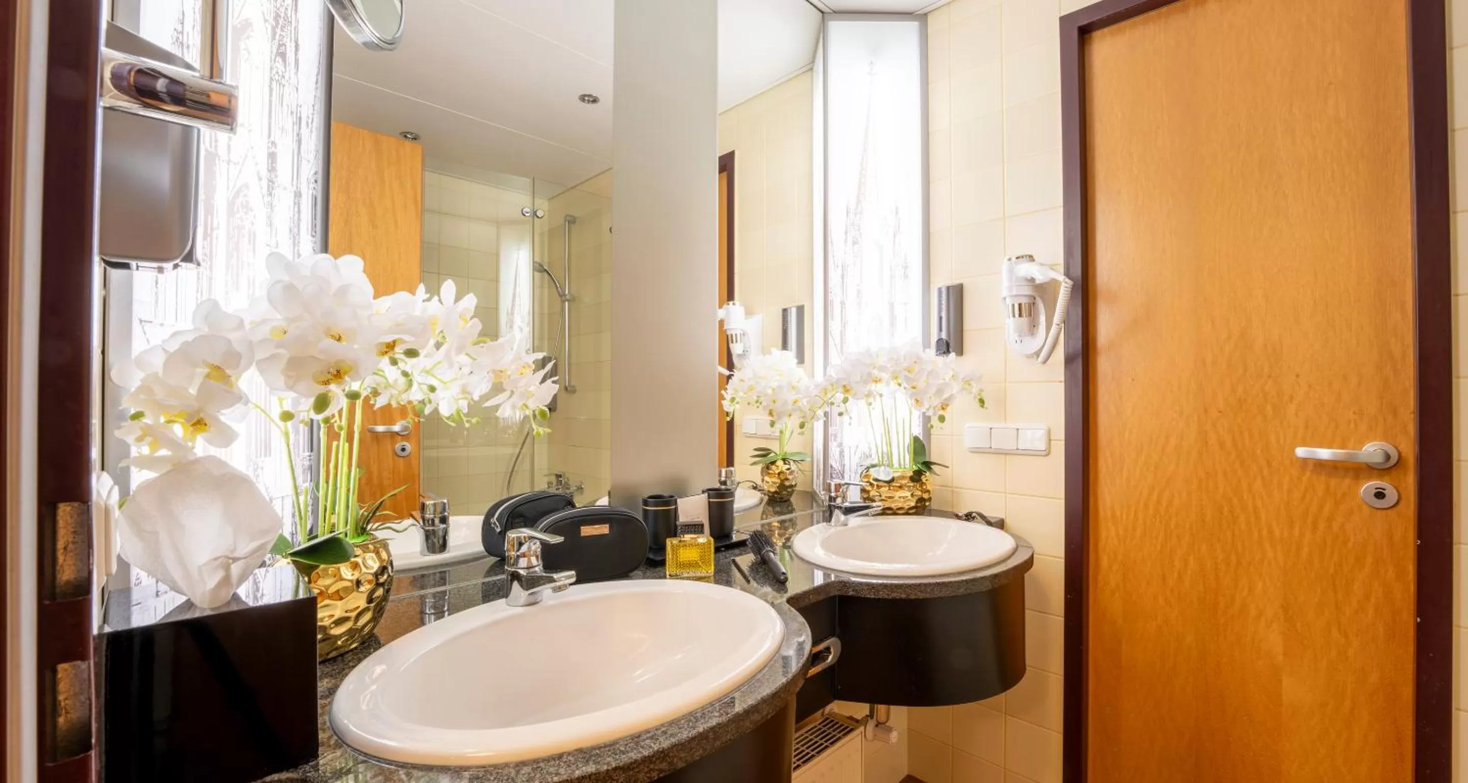 Bathroom in PLAZA Premium Köln