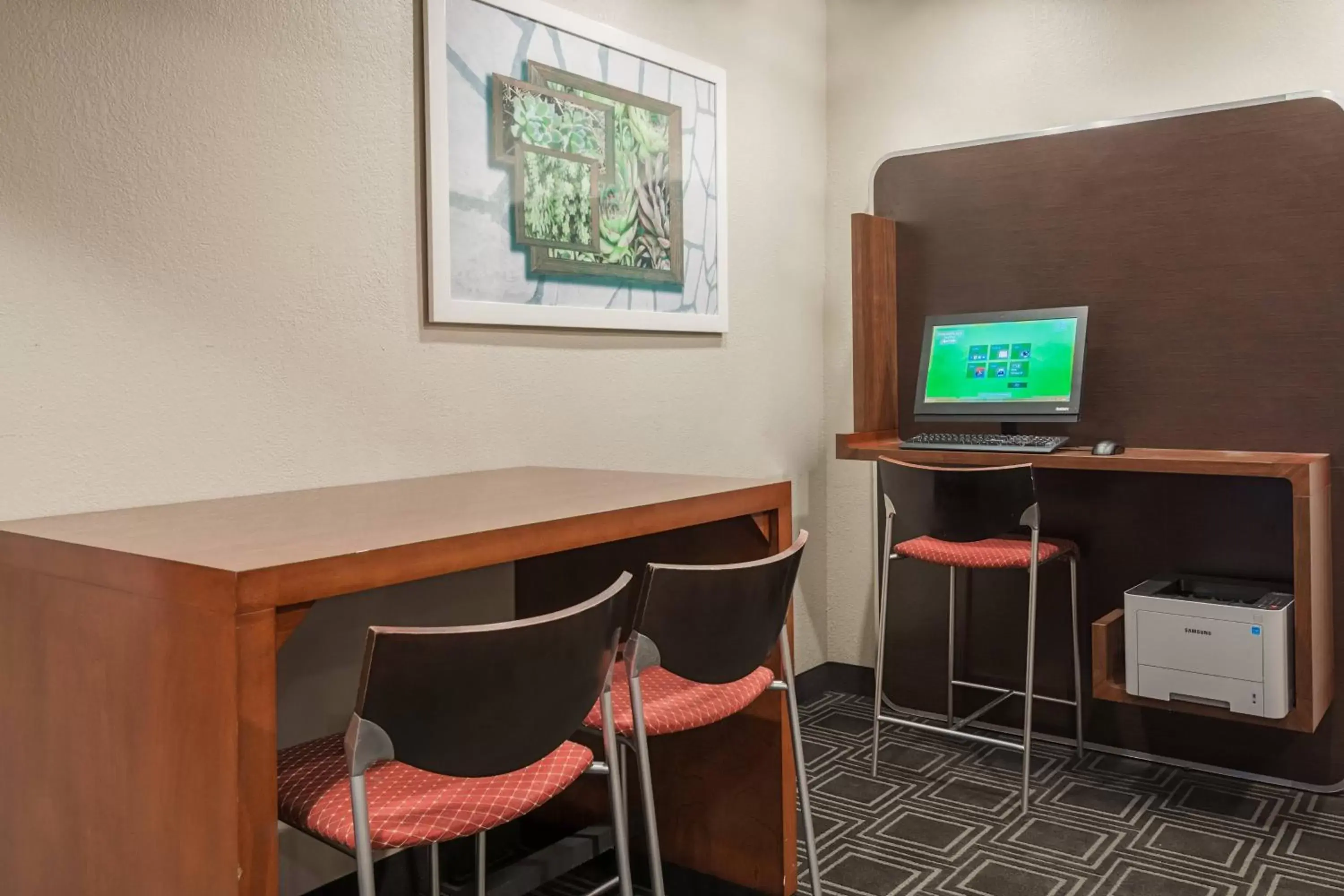 Business facilities, TV/Entertainment Center in TownePlace Suites Mobile