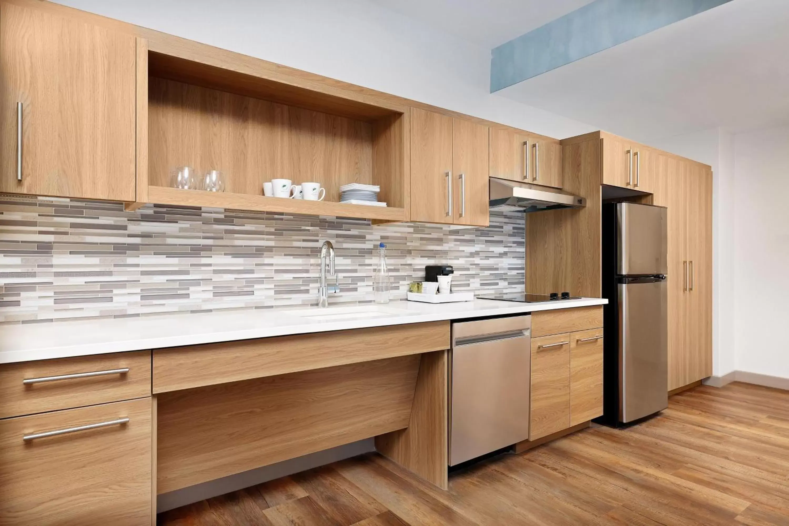 Bedroom, Kitchen/Kitchenette in Element New York Wood Ridge