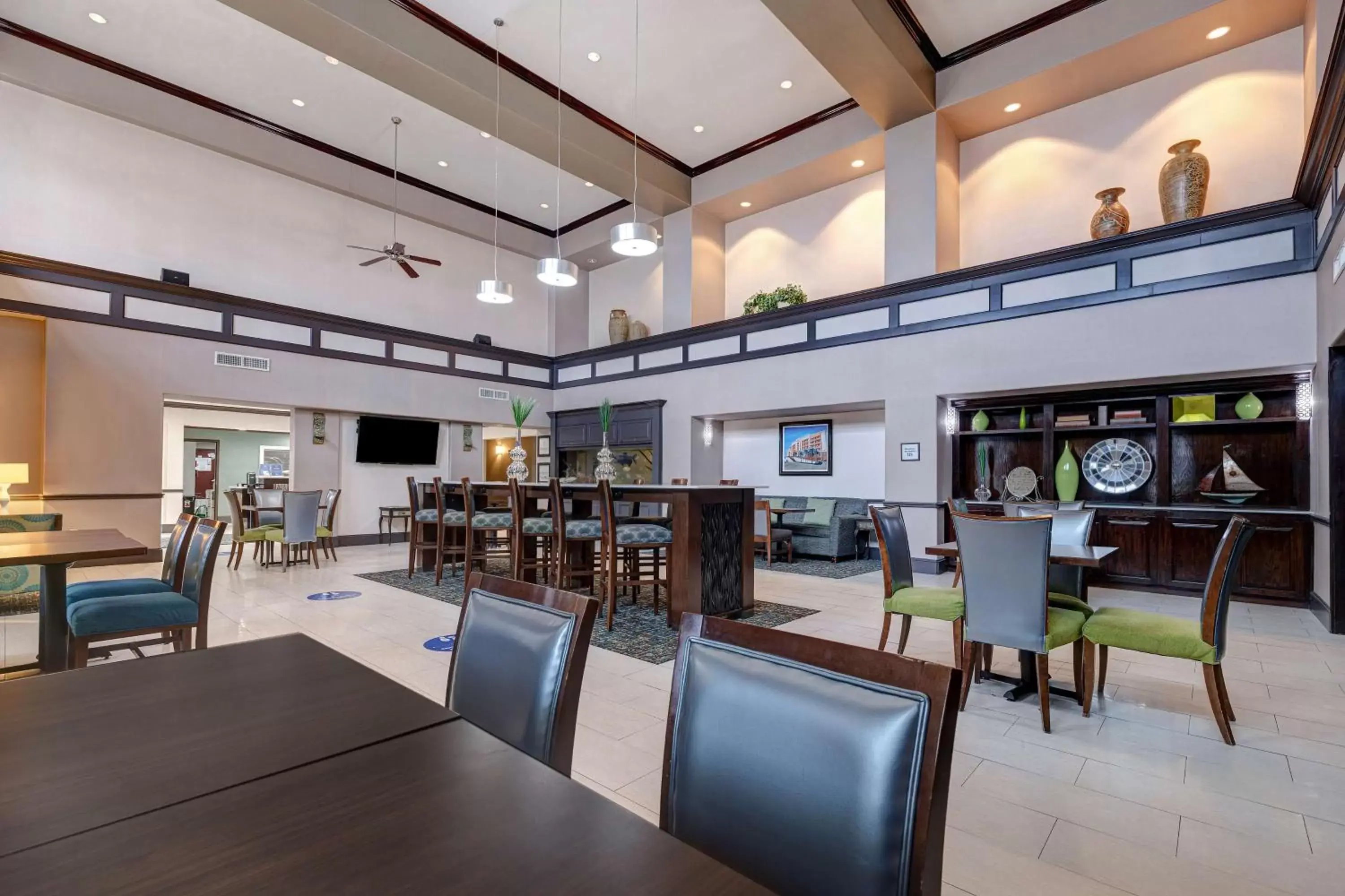 Lobby or reception, Restaurant/Places to Eat in Hampton Inn & Suites Galveston