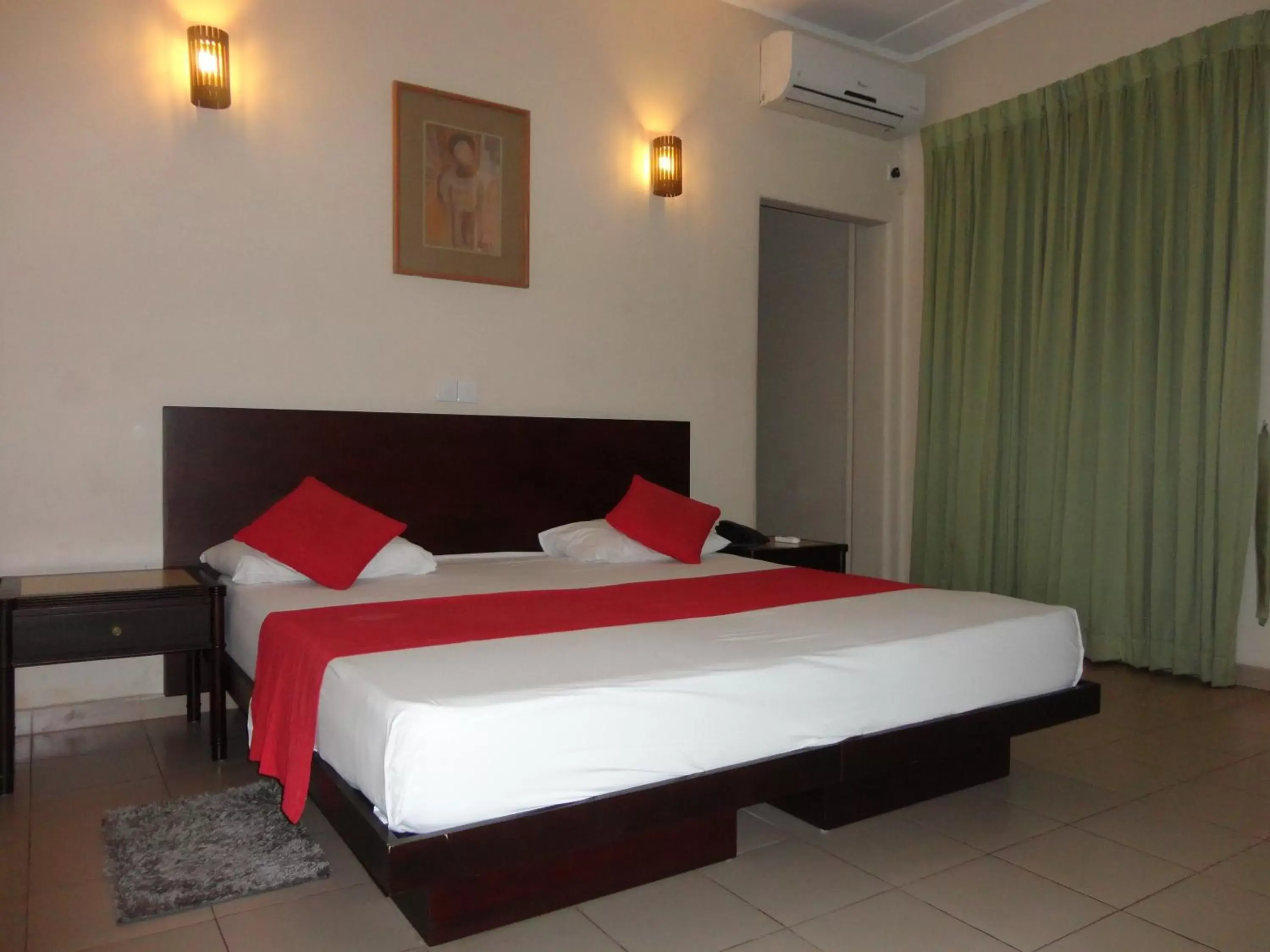 Bed in Shalimar Hotel