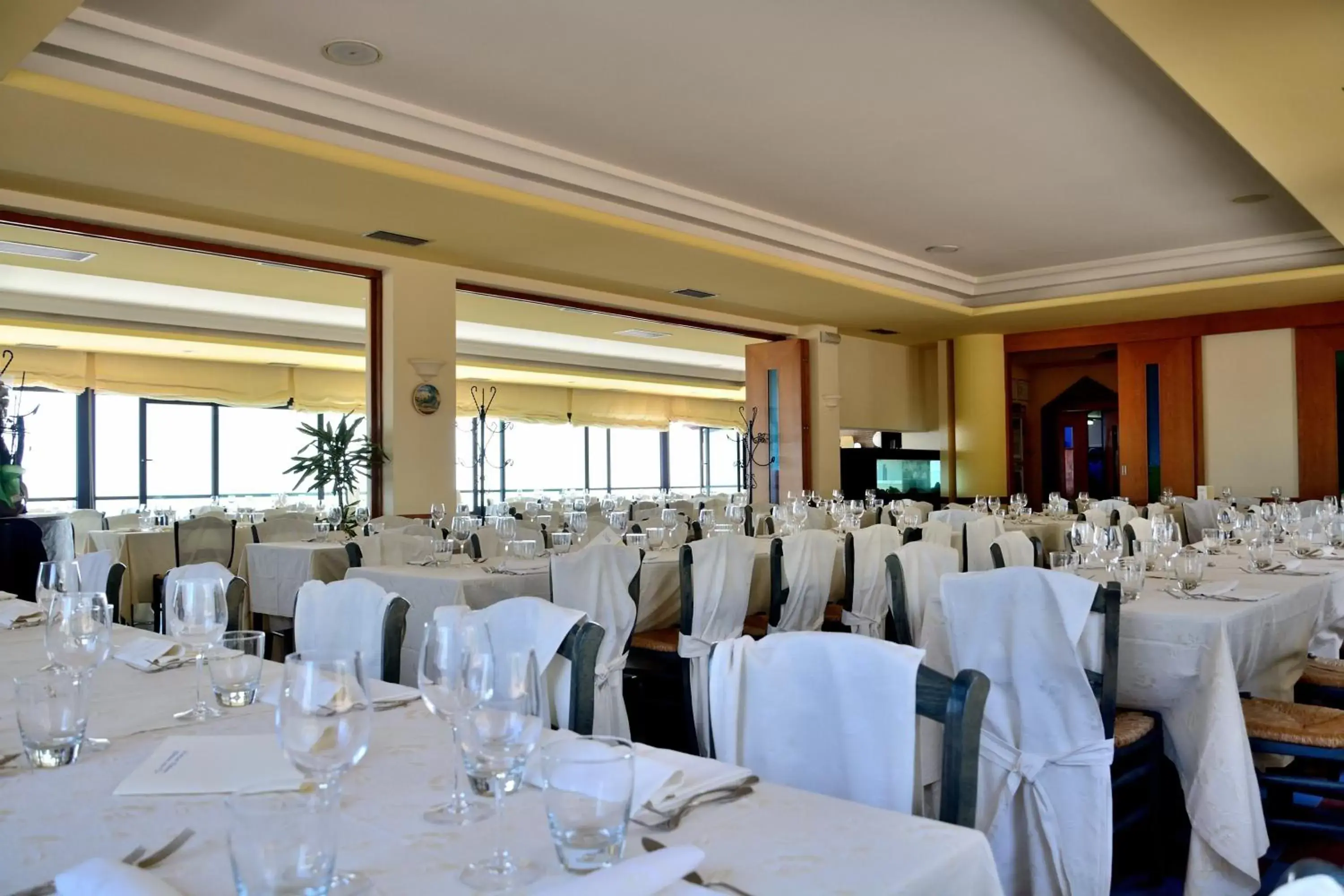 Restaurant/places to eat, Banquet Facilities in Bellavistarelax