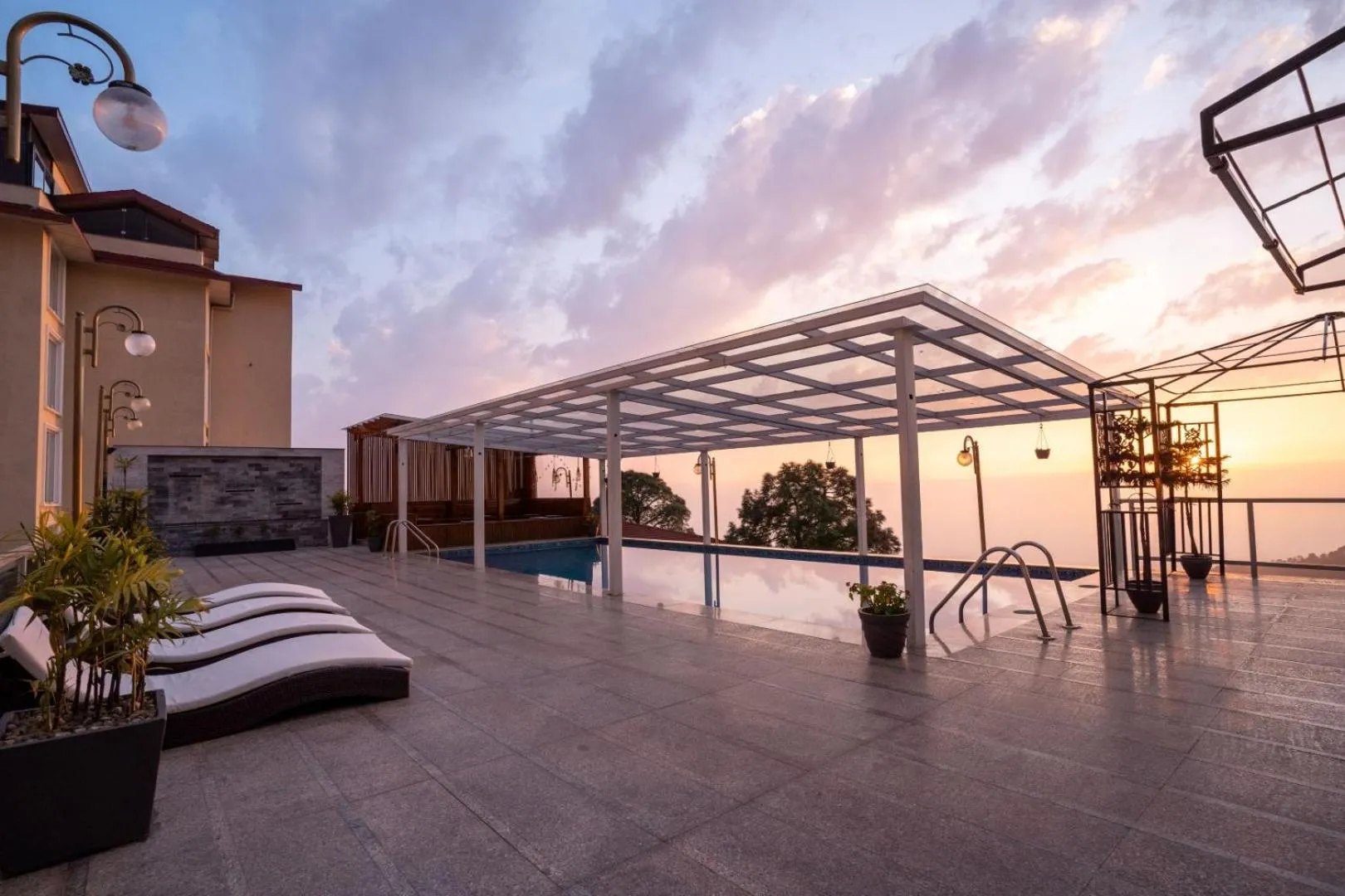 Swimming pool in Indraprastha Spa Resort