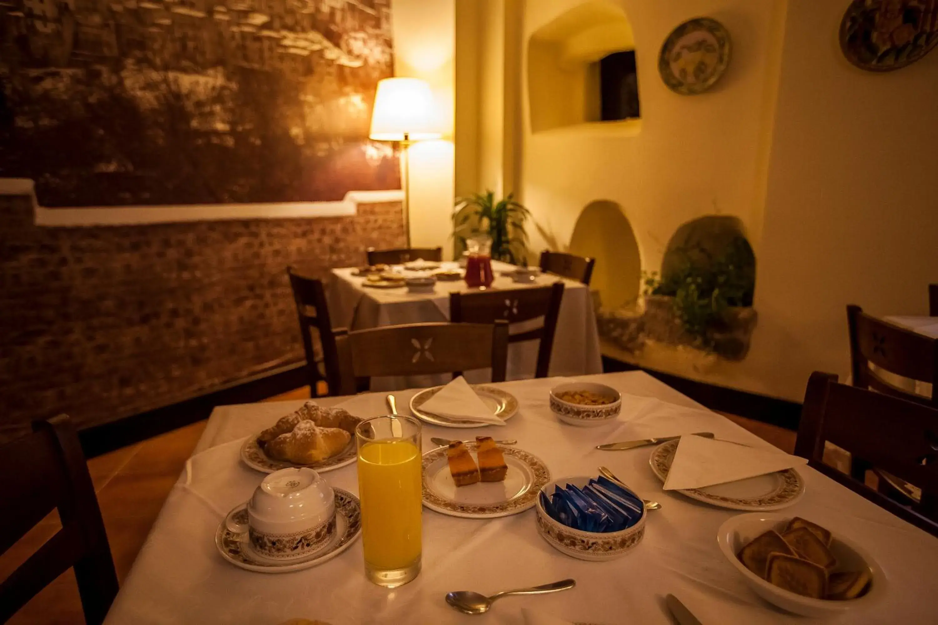 Breakfast, Restaurant/Places to Eat in Hotel Residenza Petra