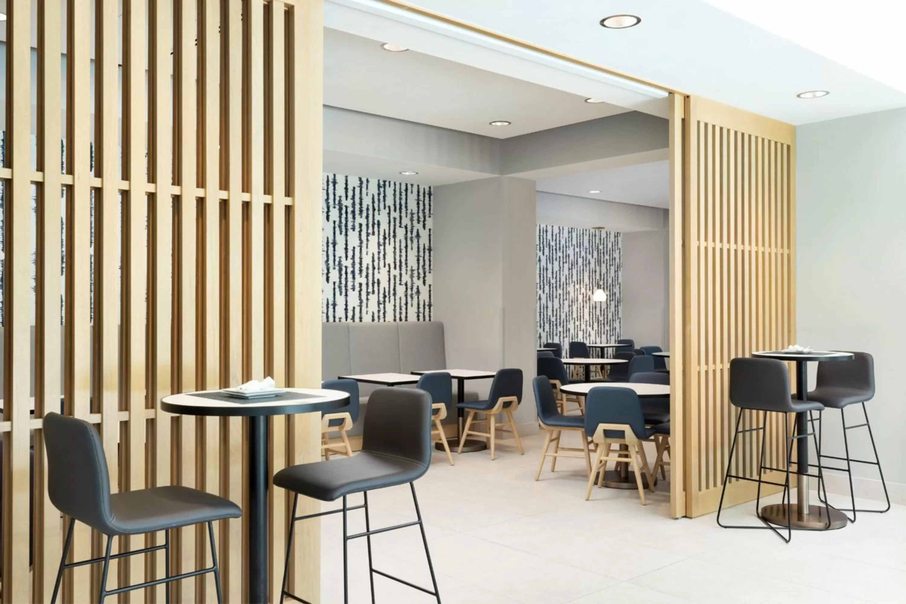 Restaurant/places to eat in Residence Inn by Marriott San Juan Isla Verde