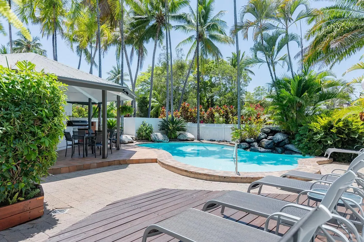 BBQ facilities, Swimming Pool in Garrick House