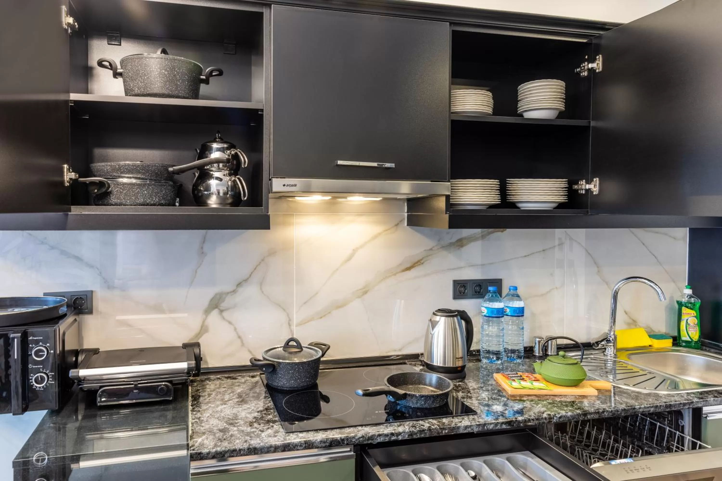 Kitchen or kitchenette in BayMari Suites City Life