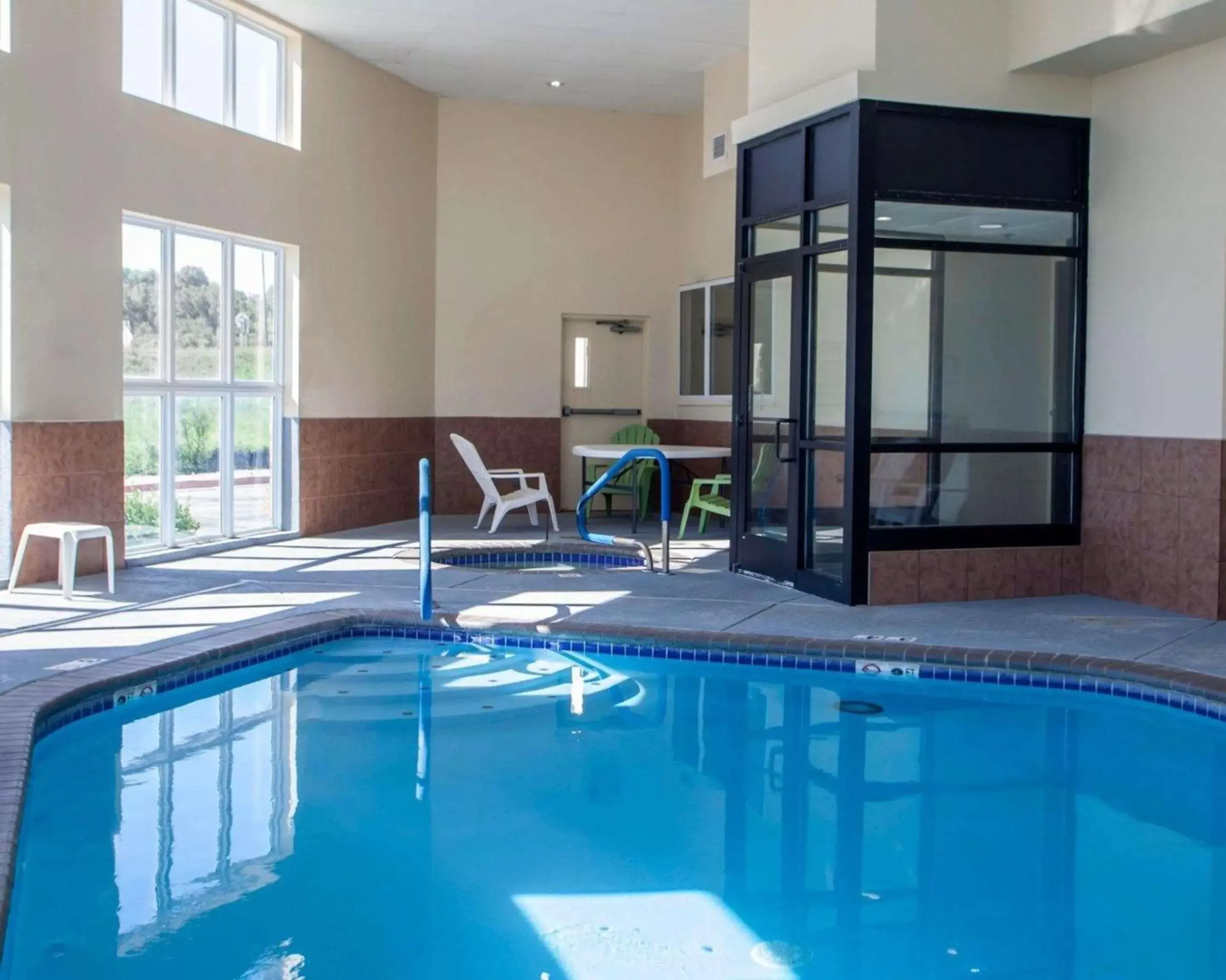 On site, Swimming Pool in Comfort Inn & Suites Harrisonville