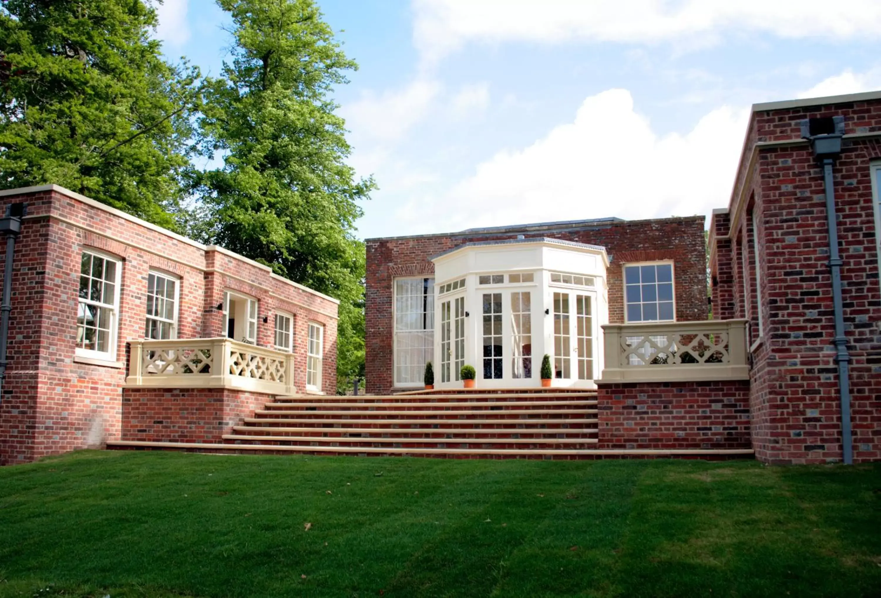 Facade/entrance, Property Building in Donnington Grove