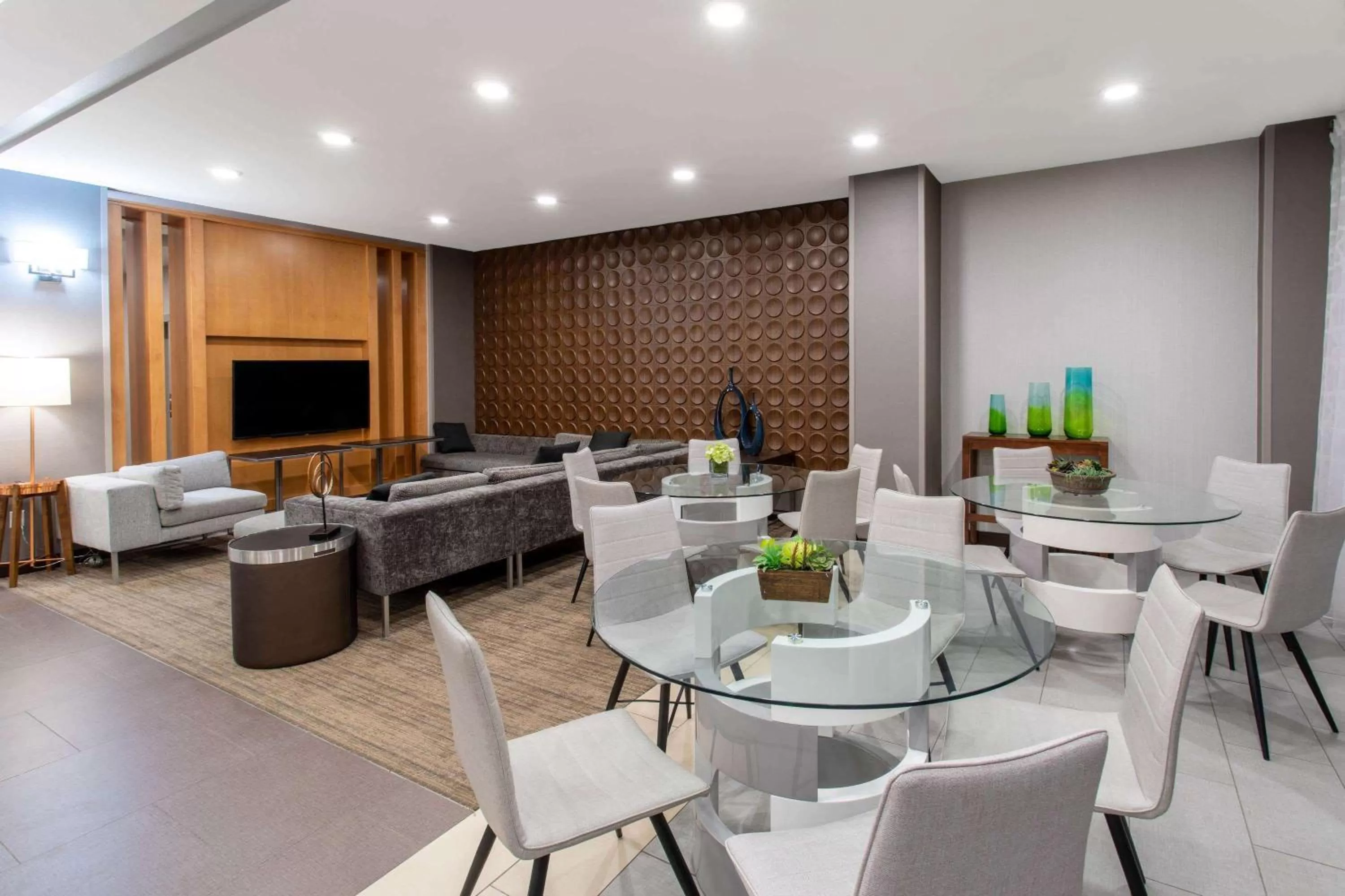 Lobby or reception in Hawthorn Extended Stay by Wyndham Loveland