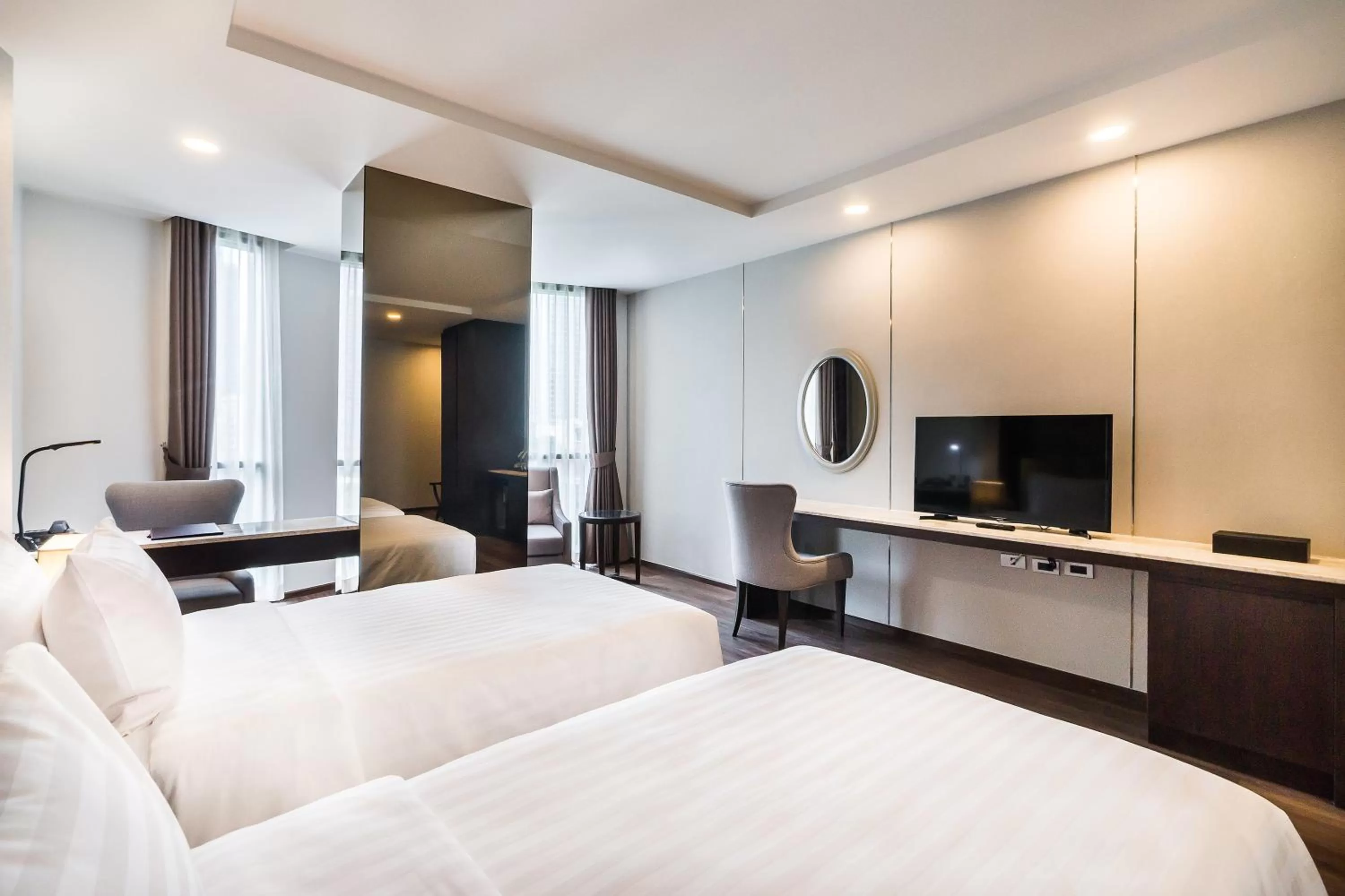 Bed in SureStay Plus by Best Western Sukhumvit 2