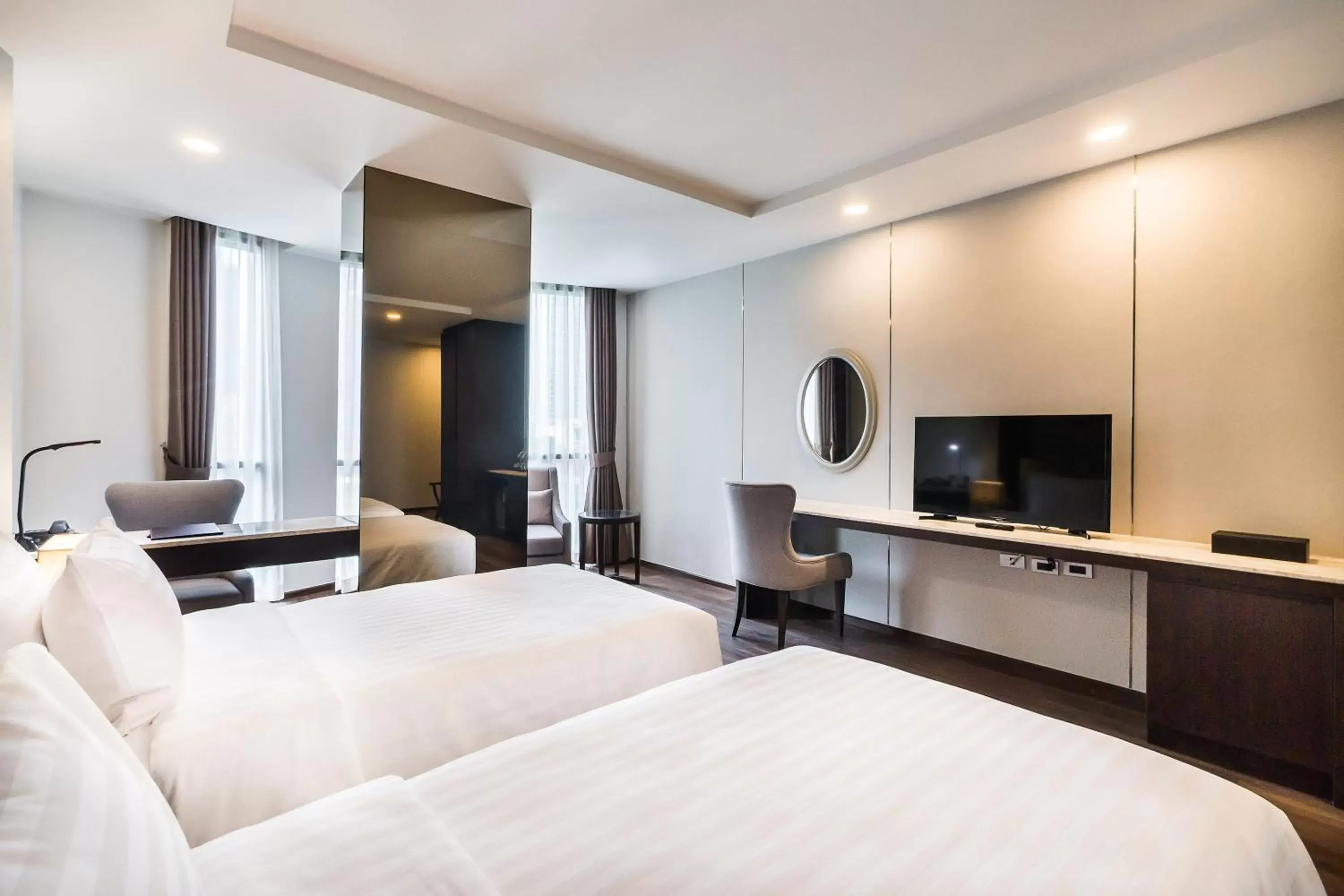 Bed in SureStay Plus Hotel by Best Western Sukhumvit 2